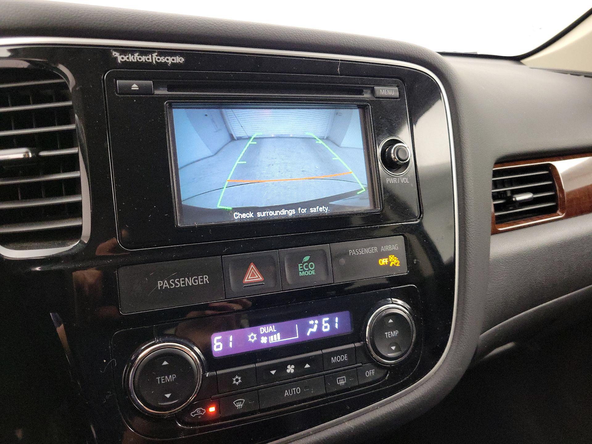 Thumbnail: 2015 Mitsubishi Outlander - 14