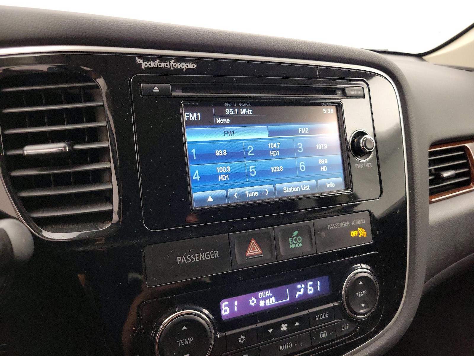 2015 Mitsubishi Outlander SE - Photo 16