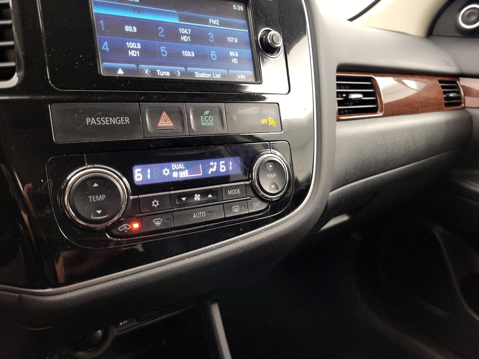 2015 Mitsubishi Outlander SE - Photo 17
