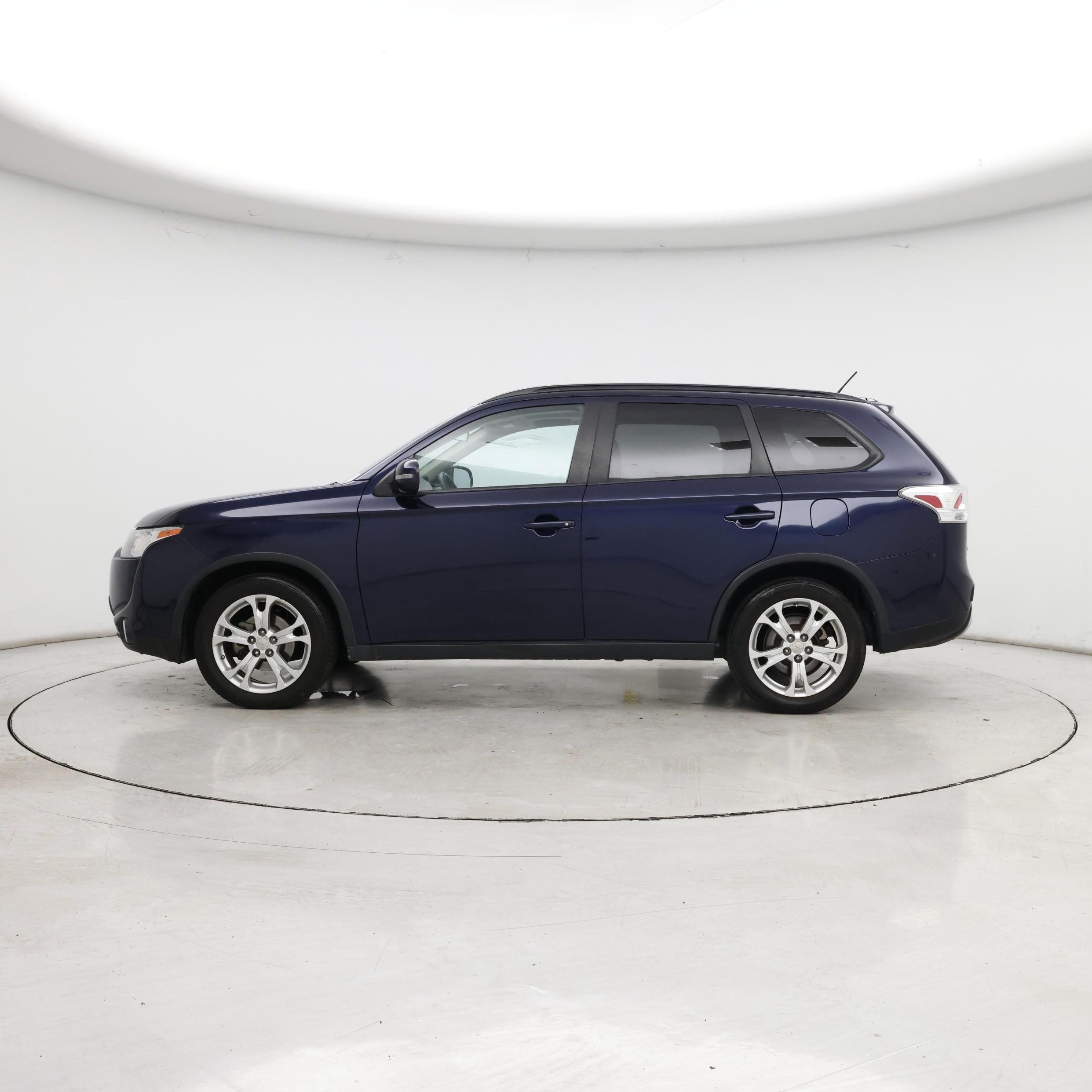 Thumbnail: 2015 Mitsubishi Outlander - 3