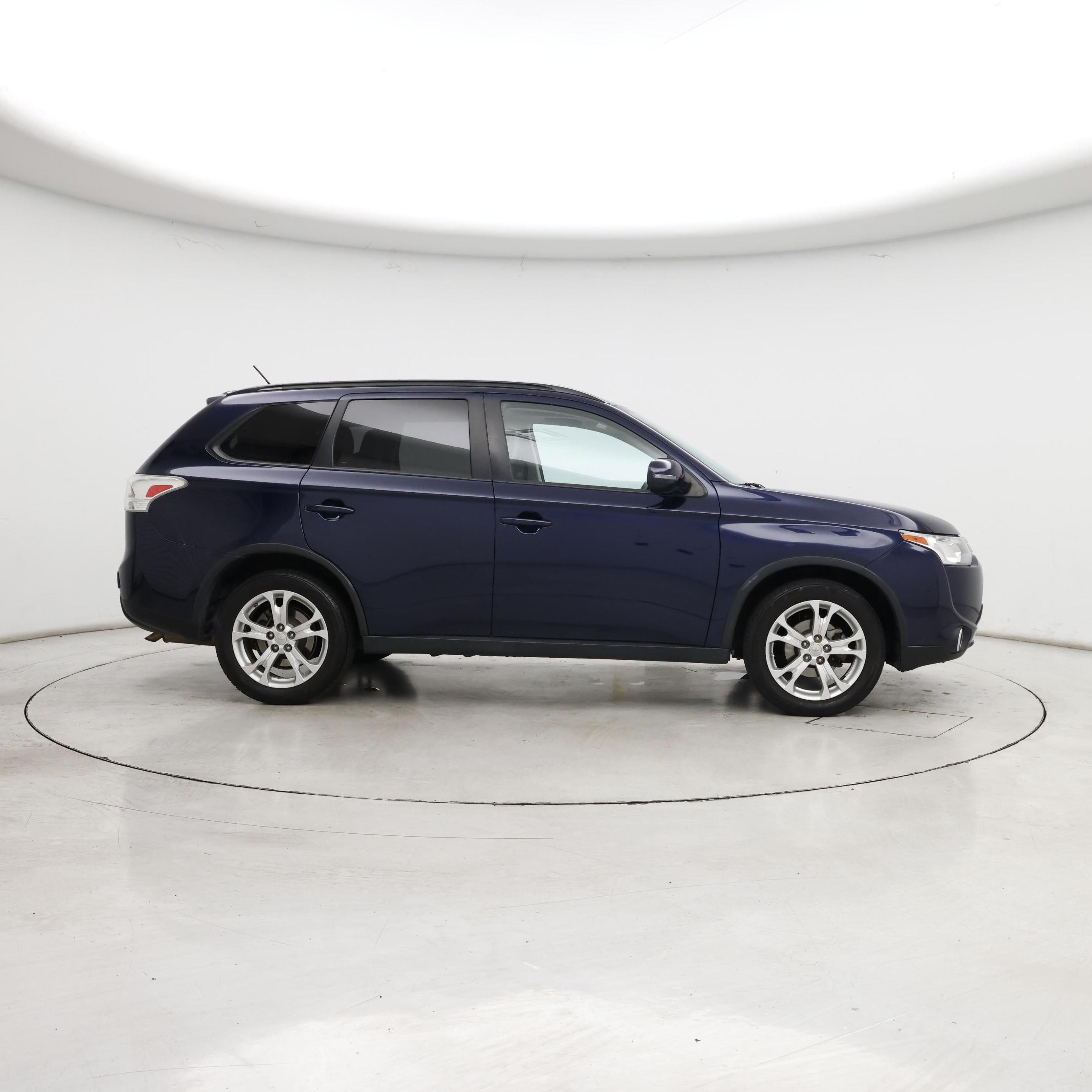 Thumbnail: 2015 Mitsubishi Outlander - 7