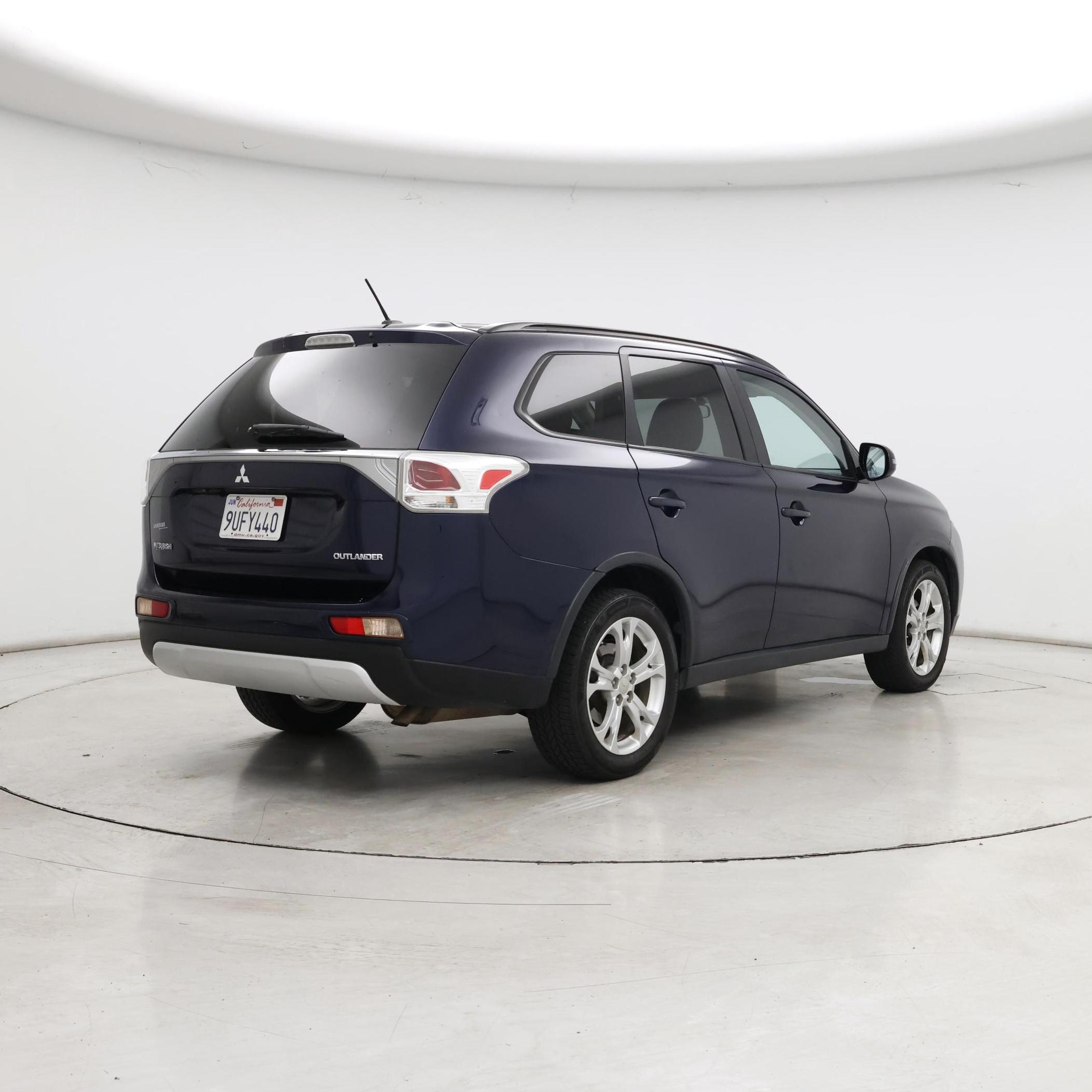 Thumbnail: 2015 Mitsubishi Outlander - 8