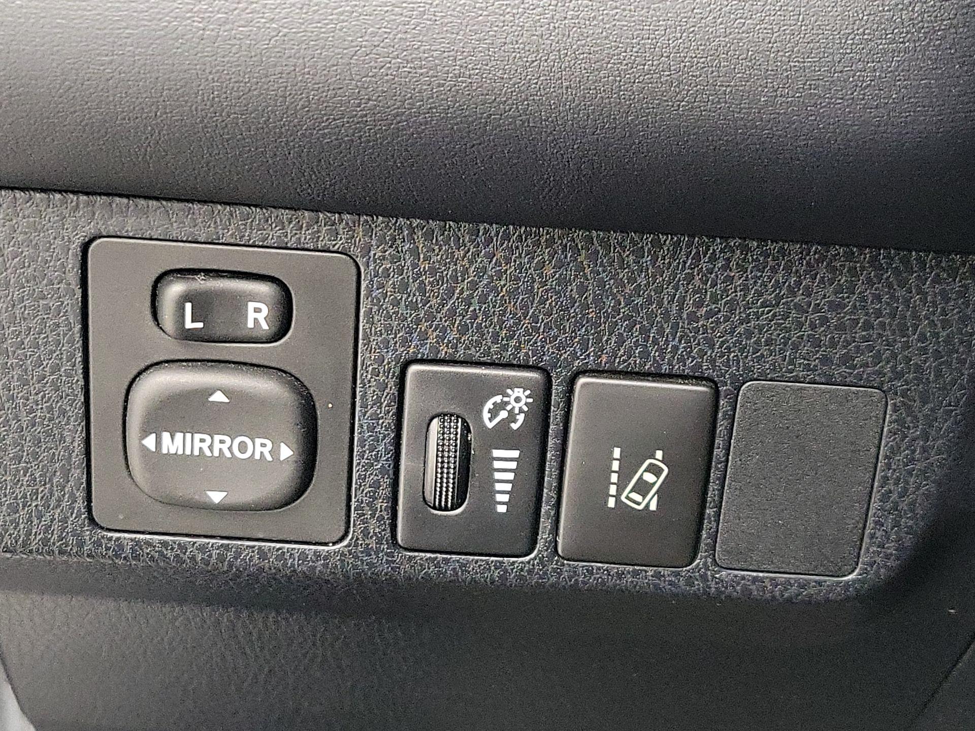 Thumbnail: 2018 Toyota RAV4 - 13