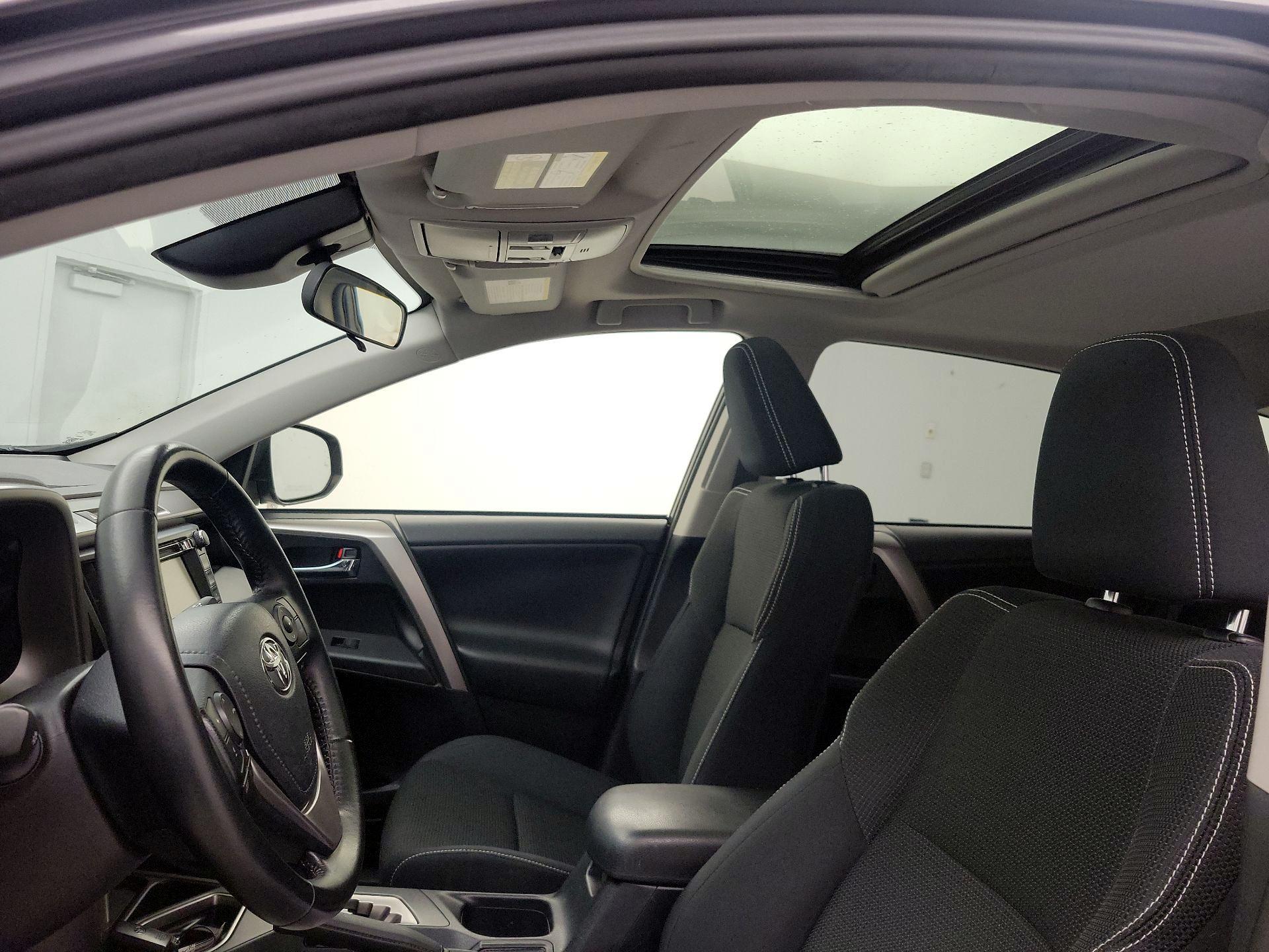 Thumbnail: 2018 Toyota RAV4 - 19
