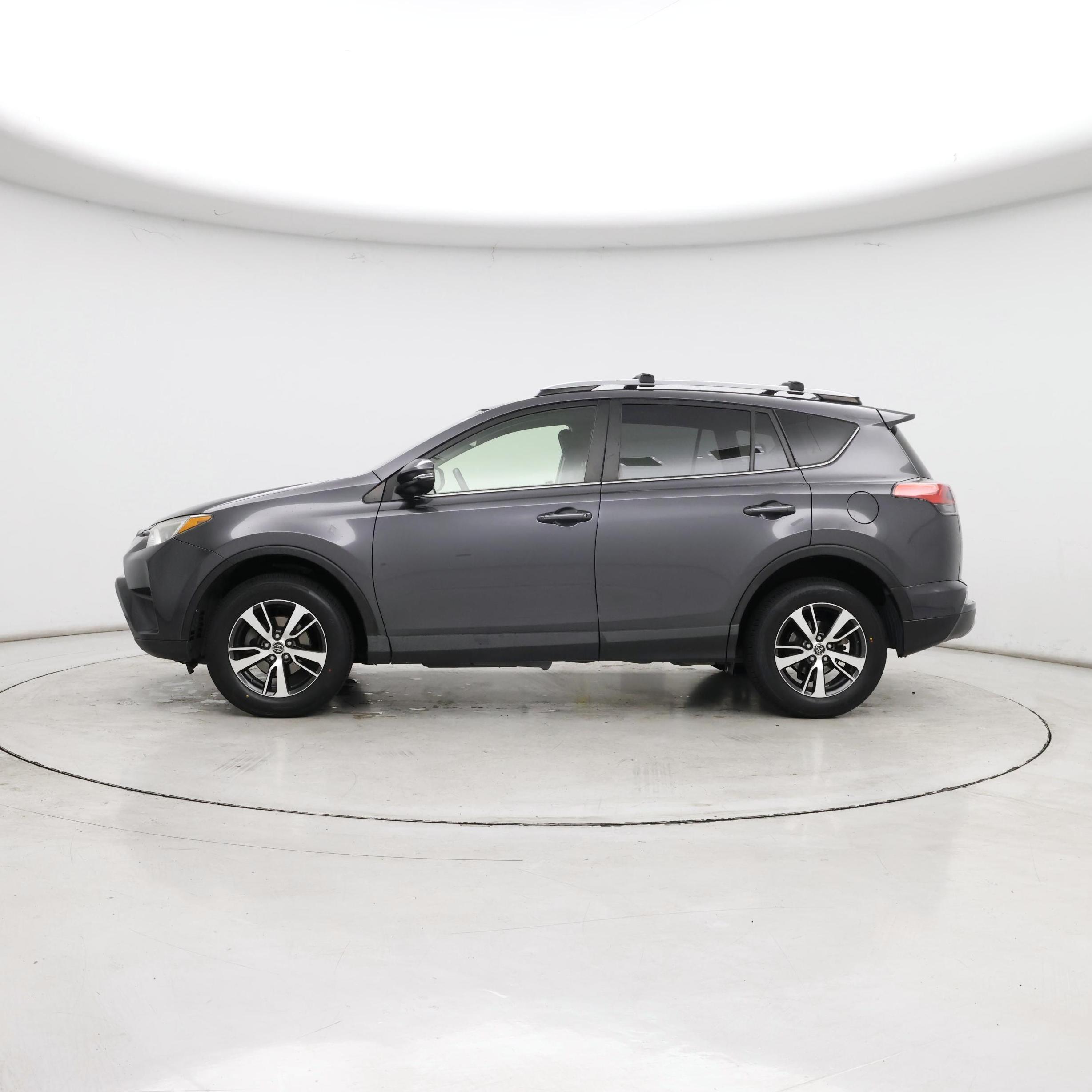 Thumbnail: 2018 Toyota RAV4 - 3