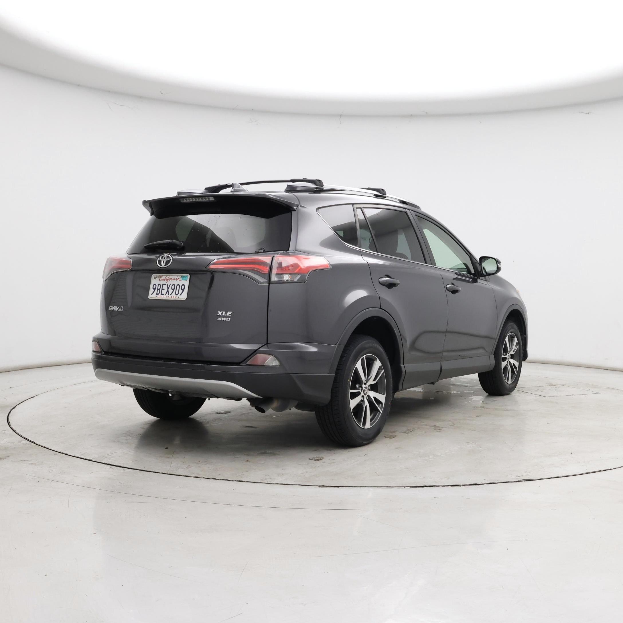 Thumbnail: 2018 Toyota RAV4 - 8