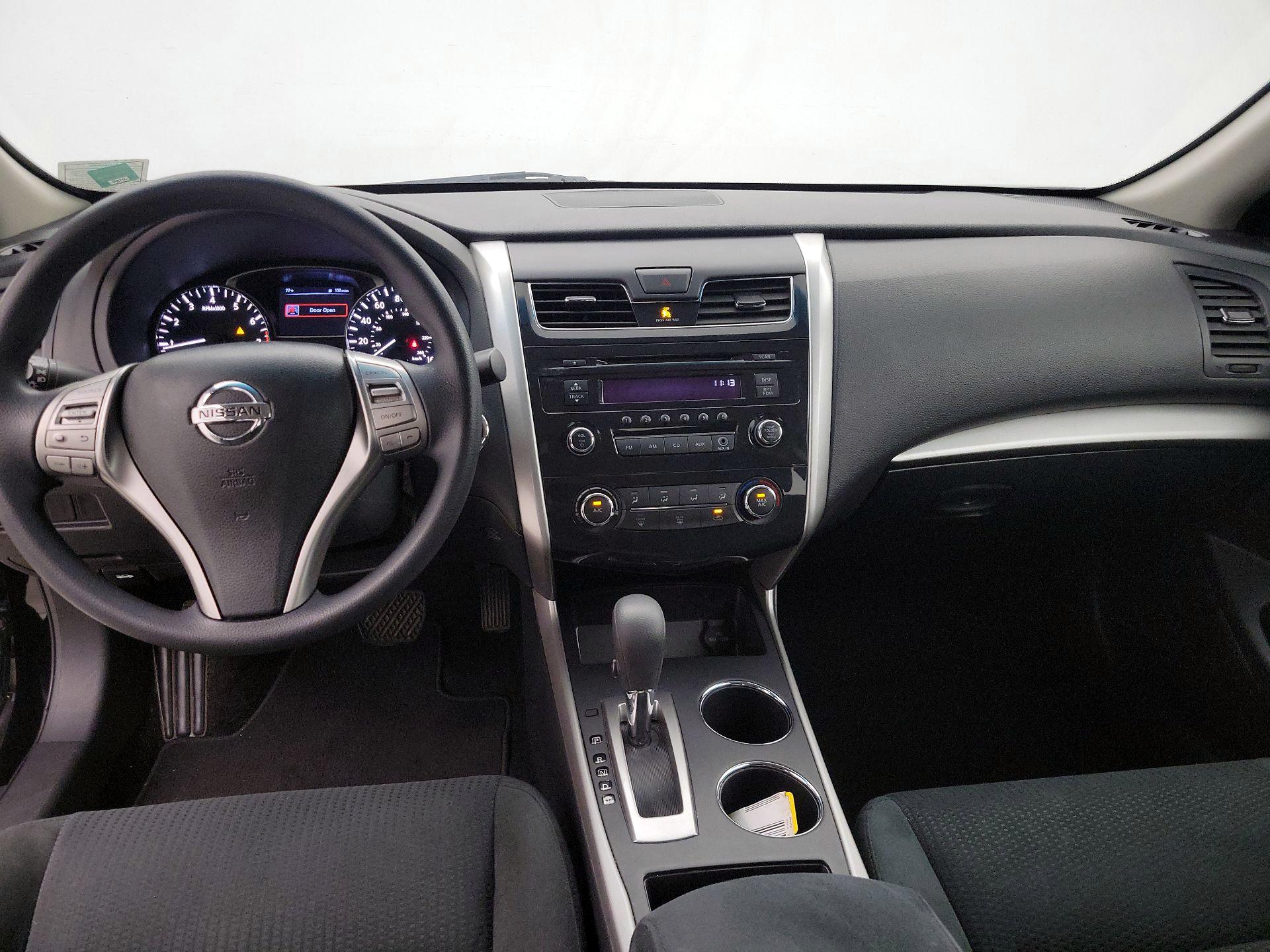 Thumbnail: 2015 Nissan Altima - 9