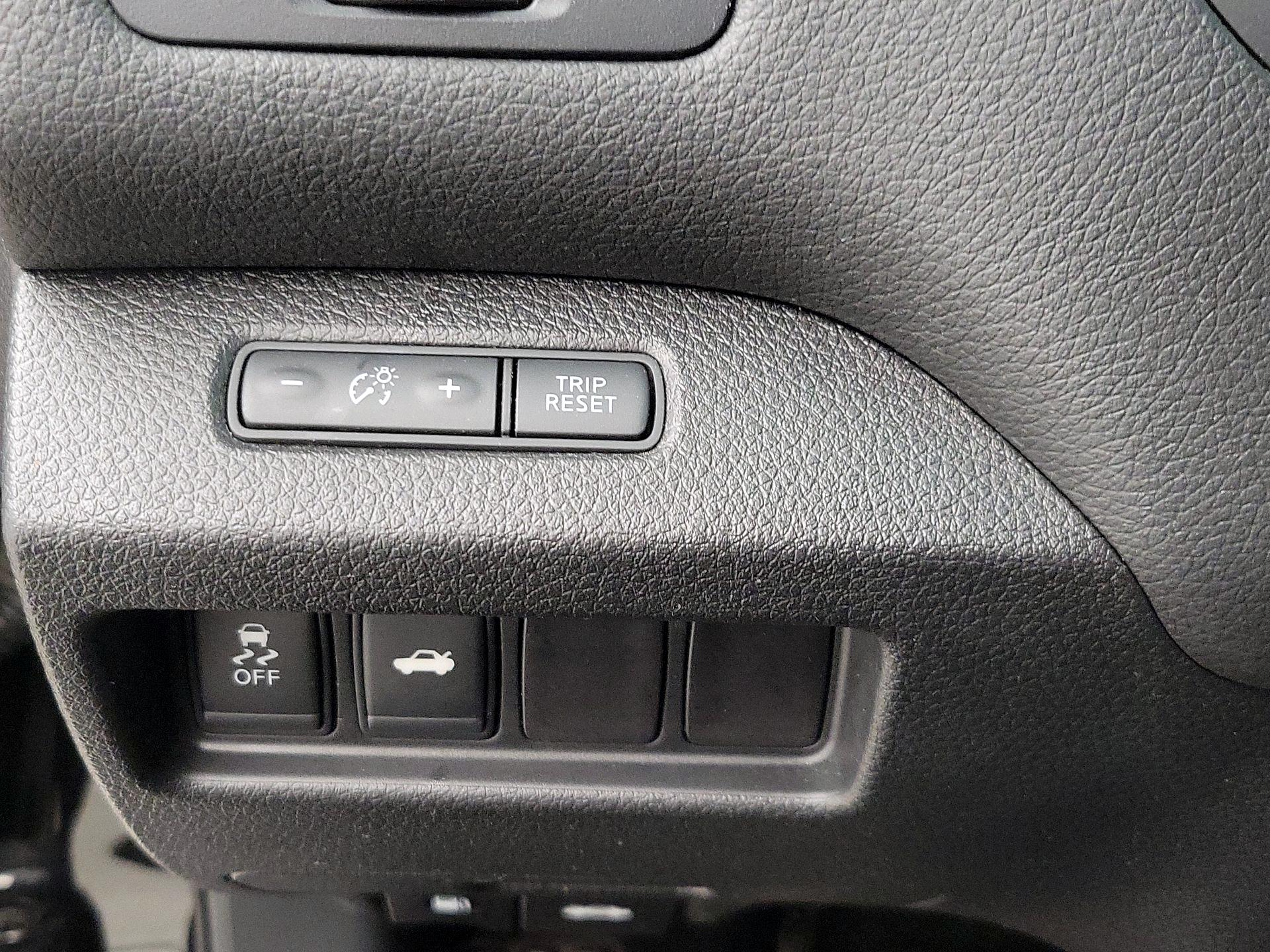 Thumbnail: 2015 Nissan Altima - 13
