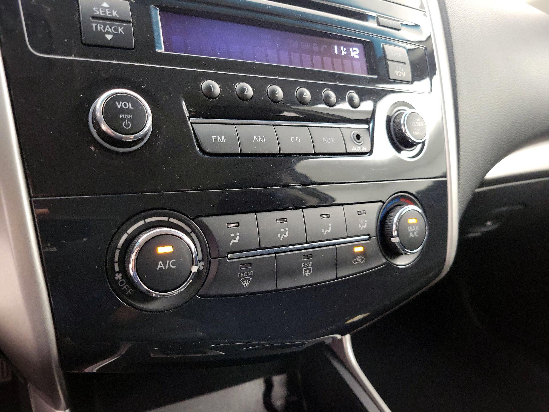 Thumbnail: 2015 Nissan Altima - 15