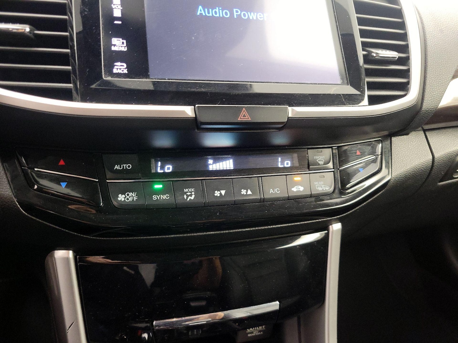 2017 Honda Accord Hybrid Touring - Photo 18