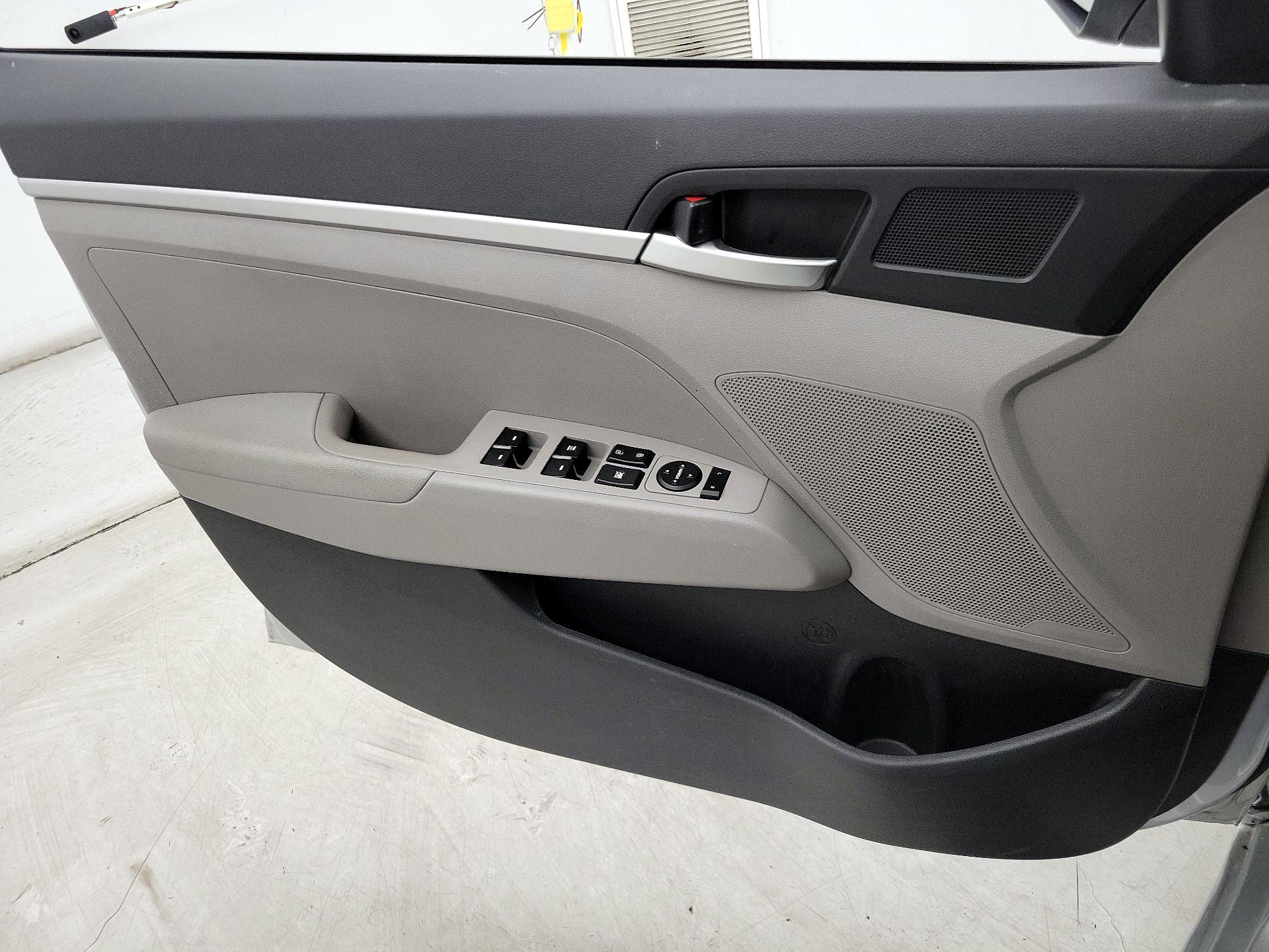 Thumbnail: 2019 Hyundai Elantra - 12