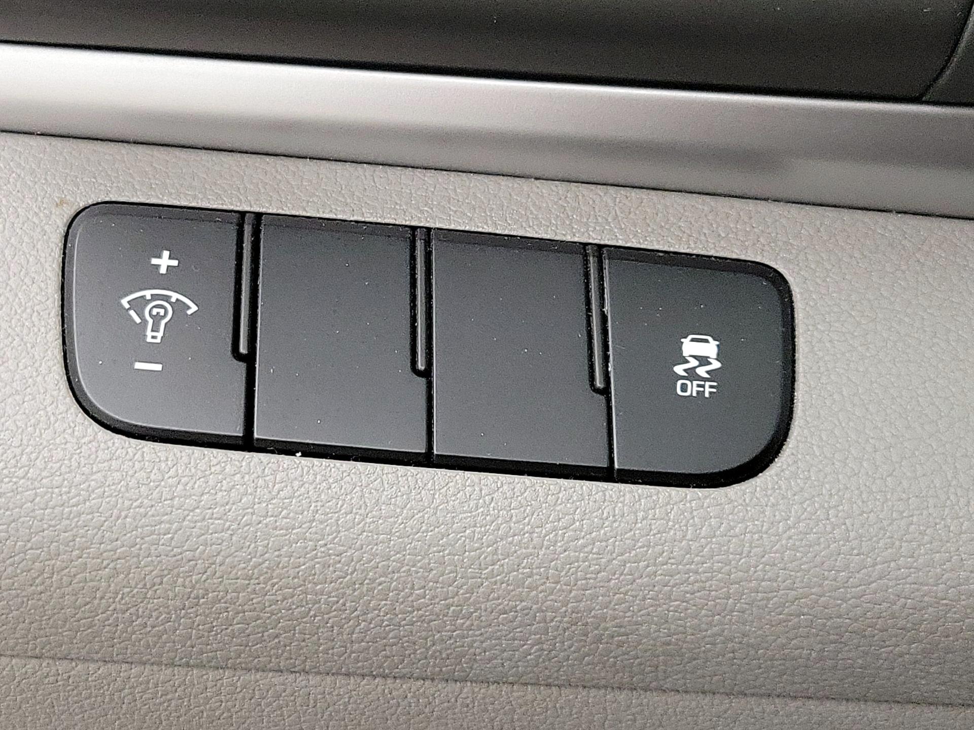 Thumbnail: 2019 Hyundai Elantra - 13