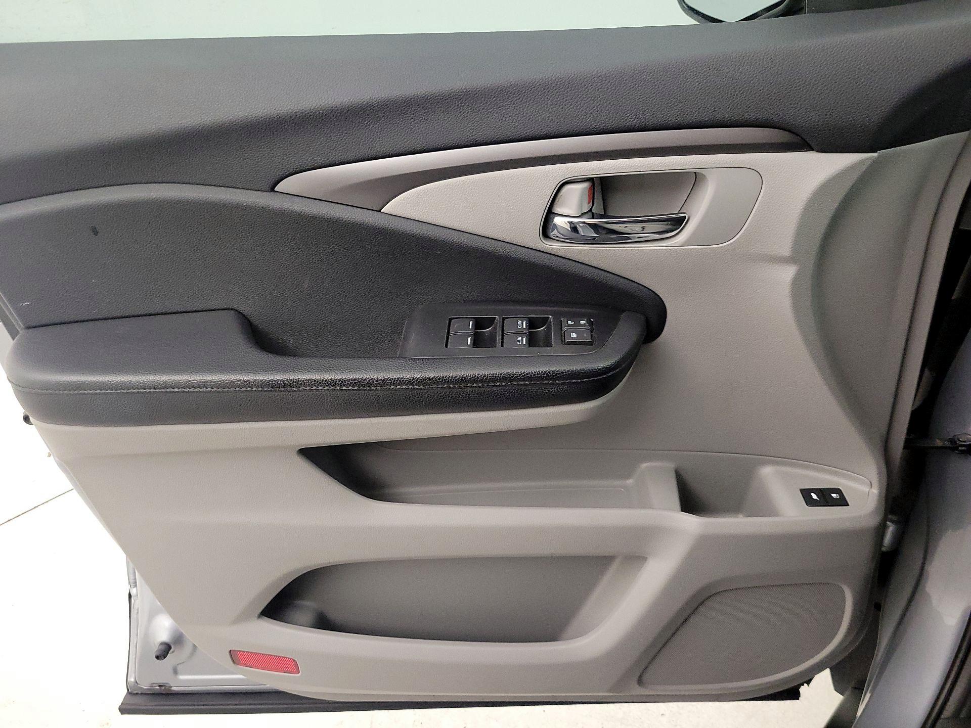 Thumbnail: 2018 Honda Pilot - 12