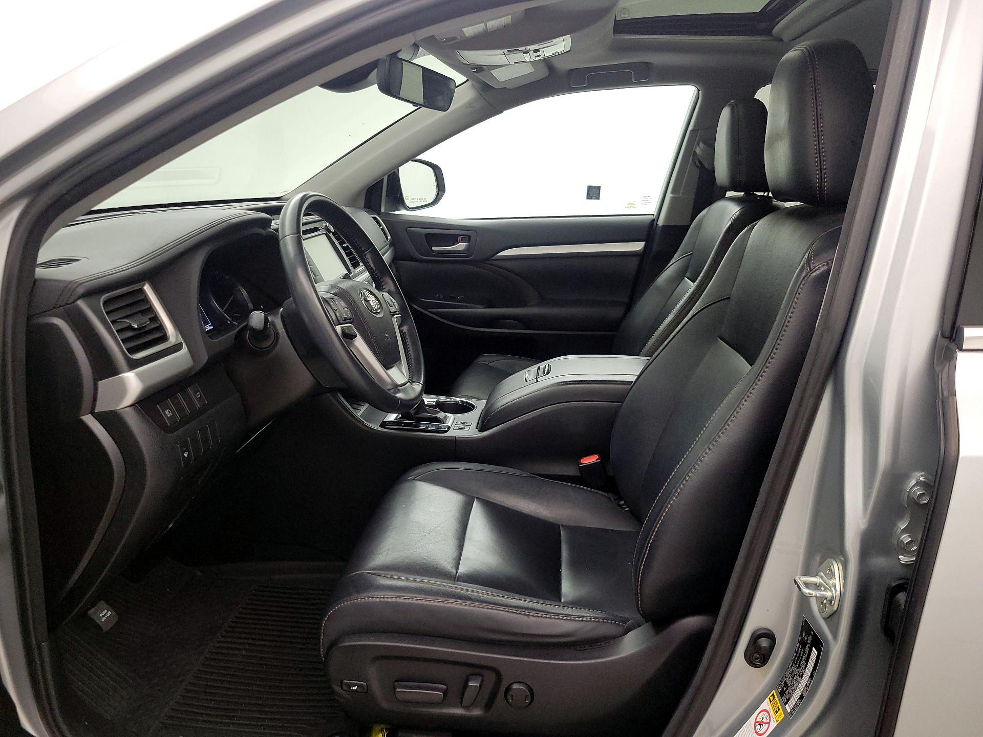 Thumbnail: 2018 Toyota Highlander - 11