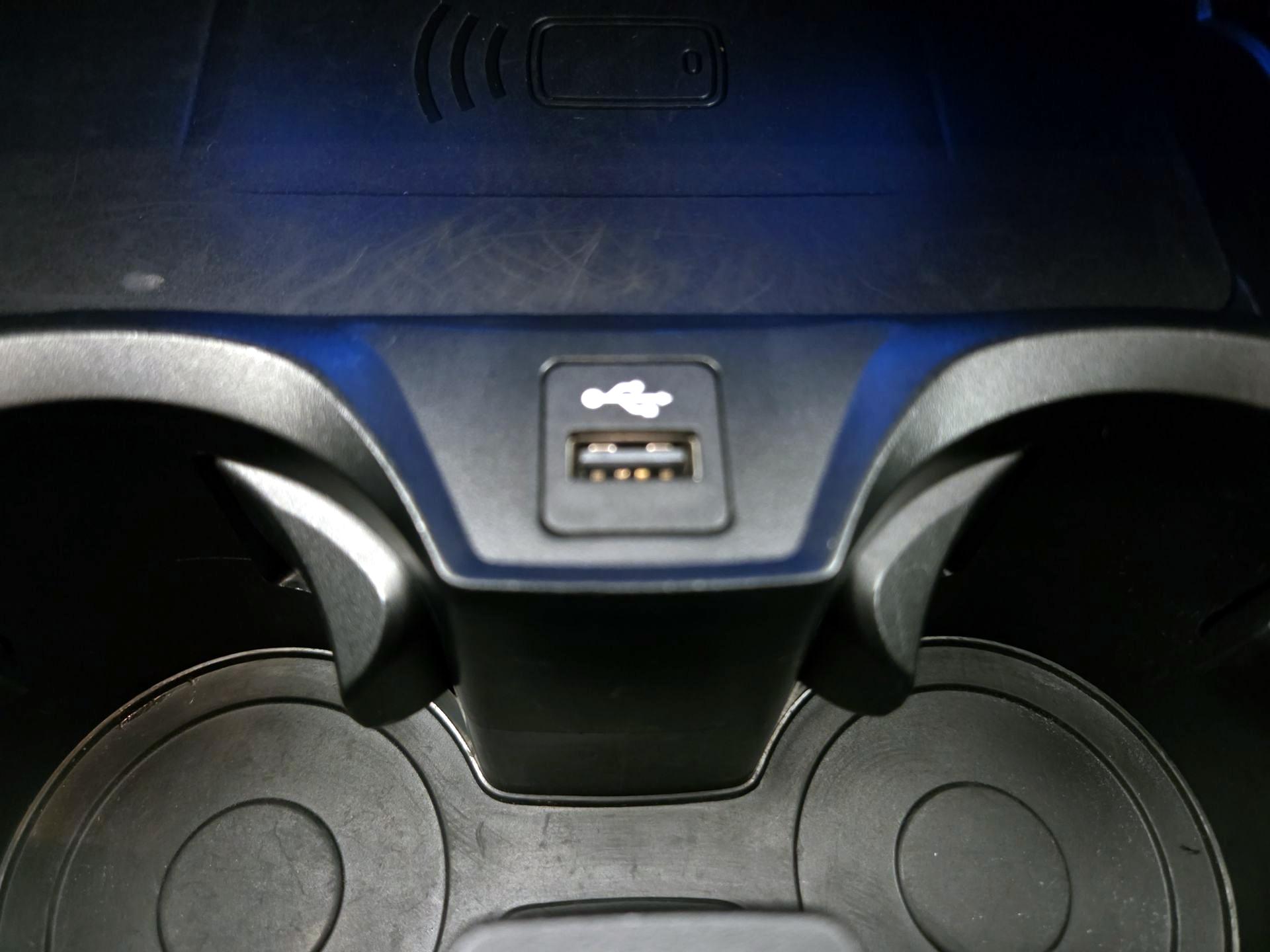 Thumbnail: 2023 BMW i4 - 19