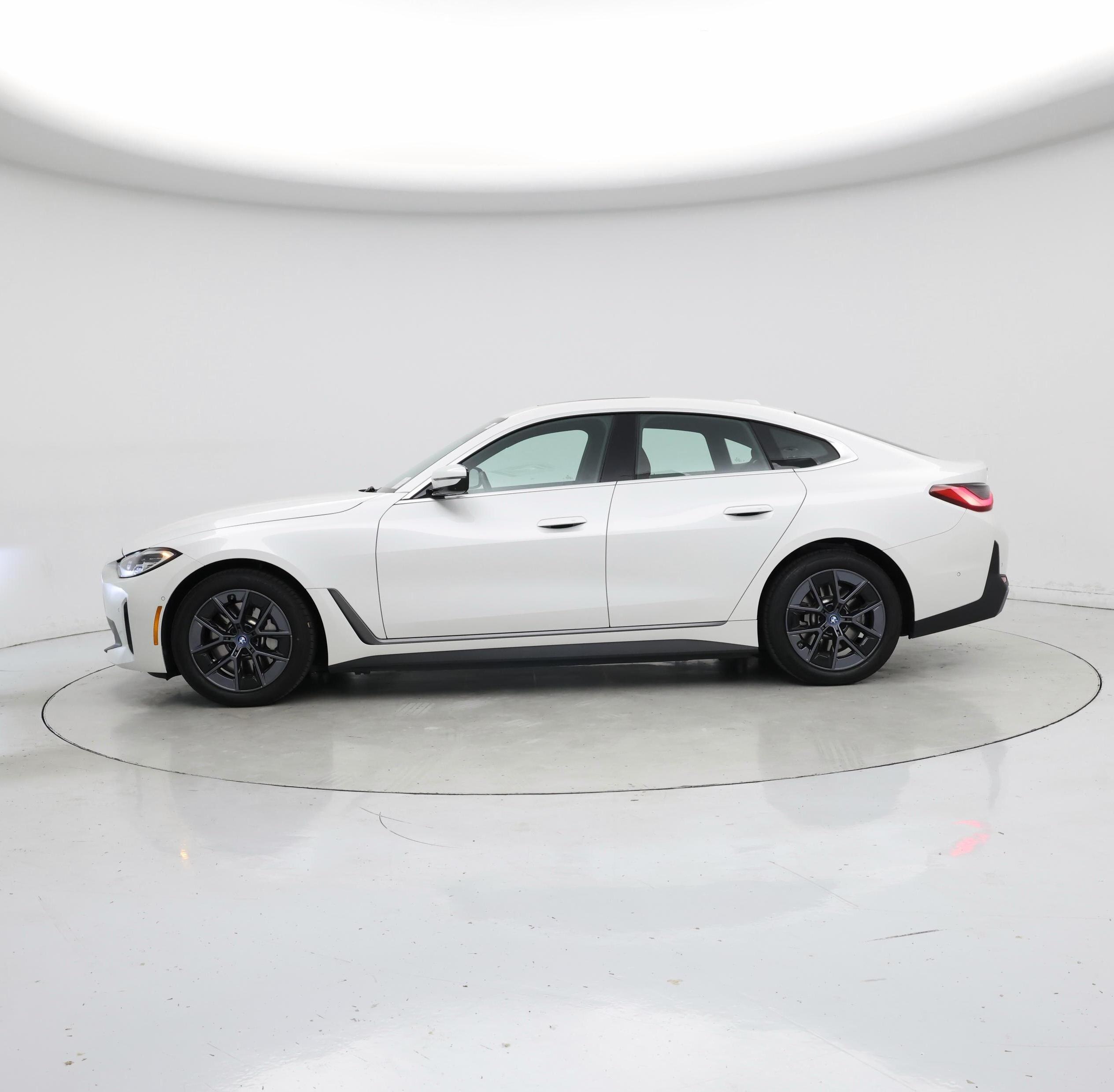 Thumbnail: 2023 BMW i4 - 3