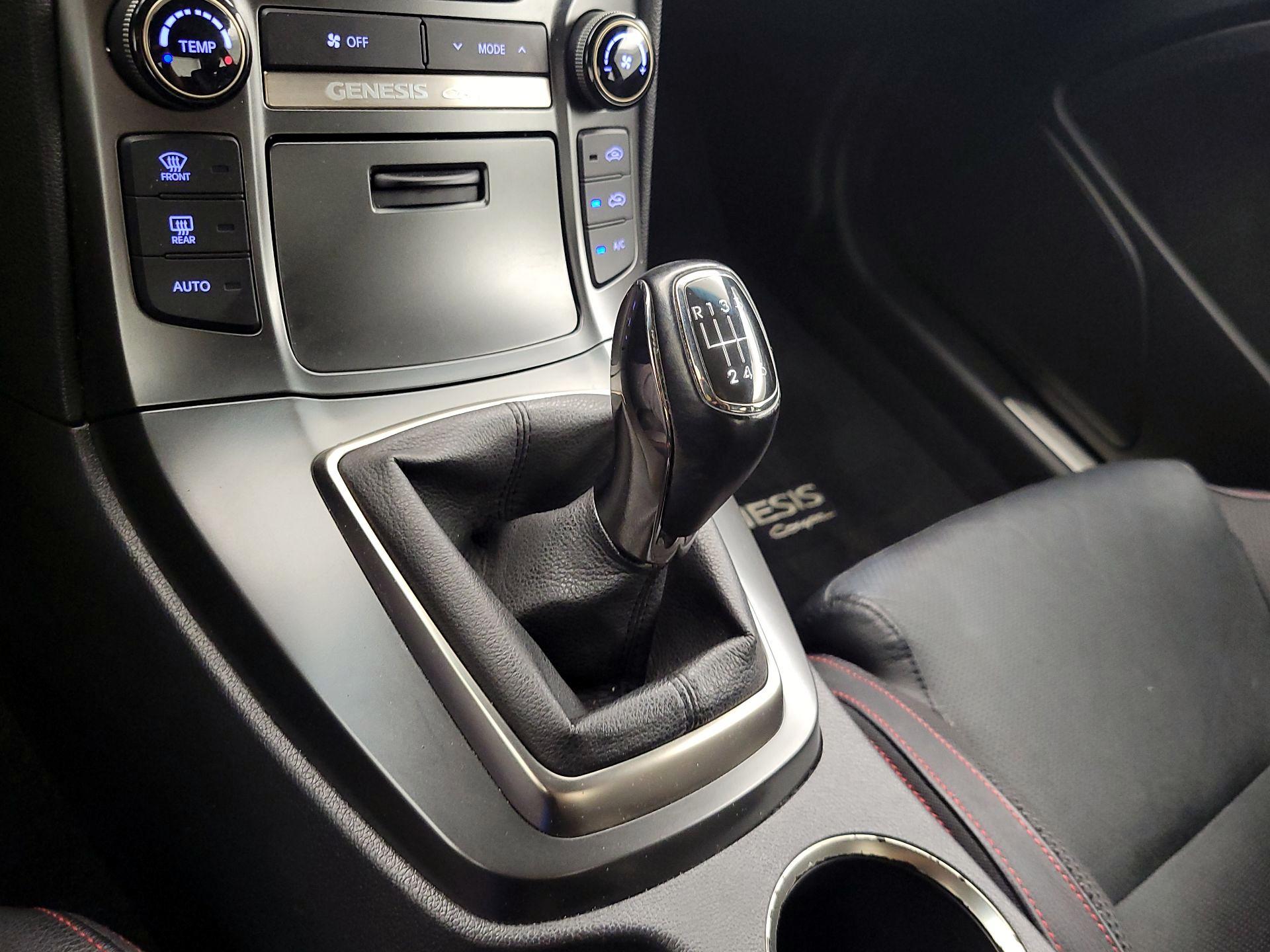 Thumbnail: 2016 Hyundai Genesis - 16