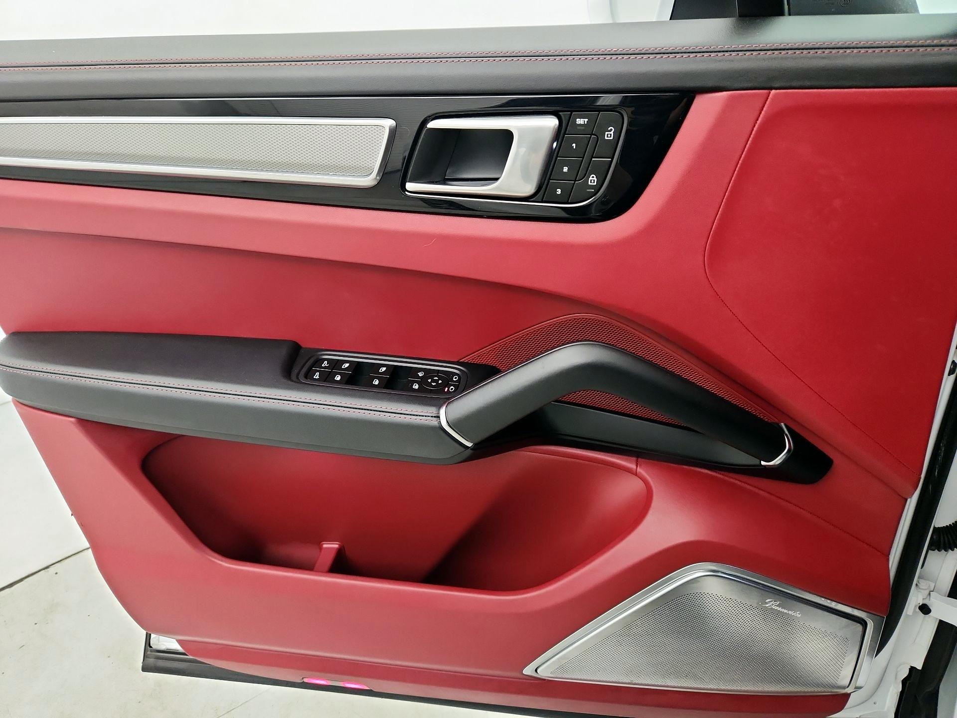 Thumbnail: 2023 Porsche Cayenne - 12