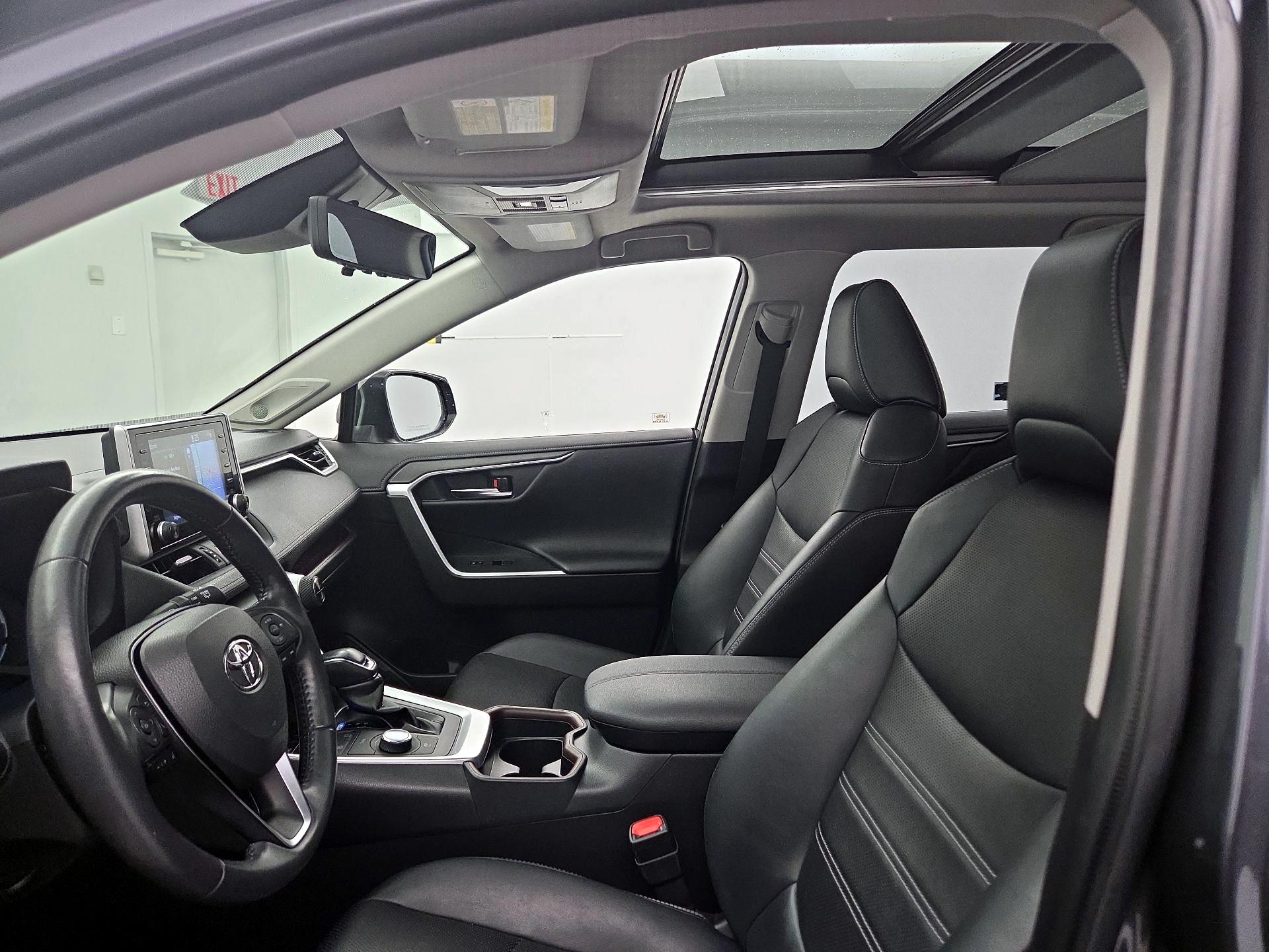 Thumbnail: 2020 Toyota RAV4 - 19