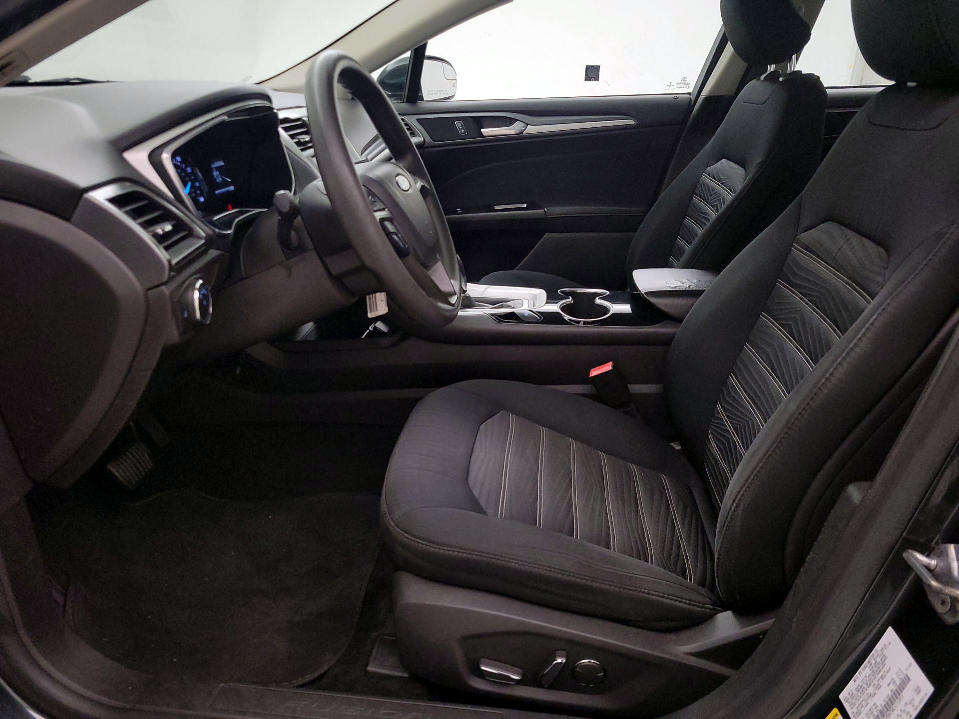 Thumbnail: 2016 Ford Fusion - 11