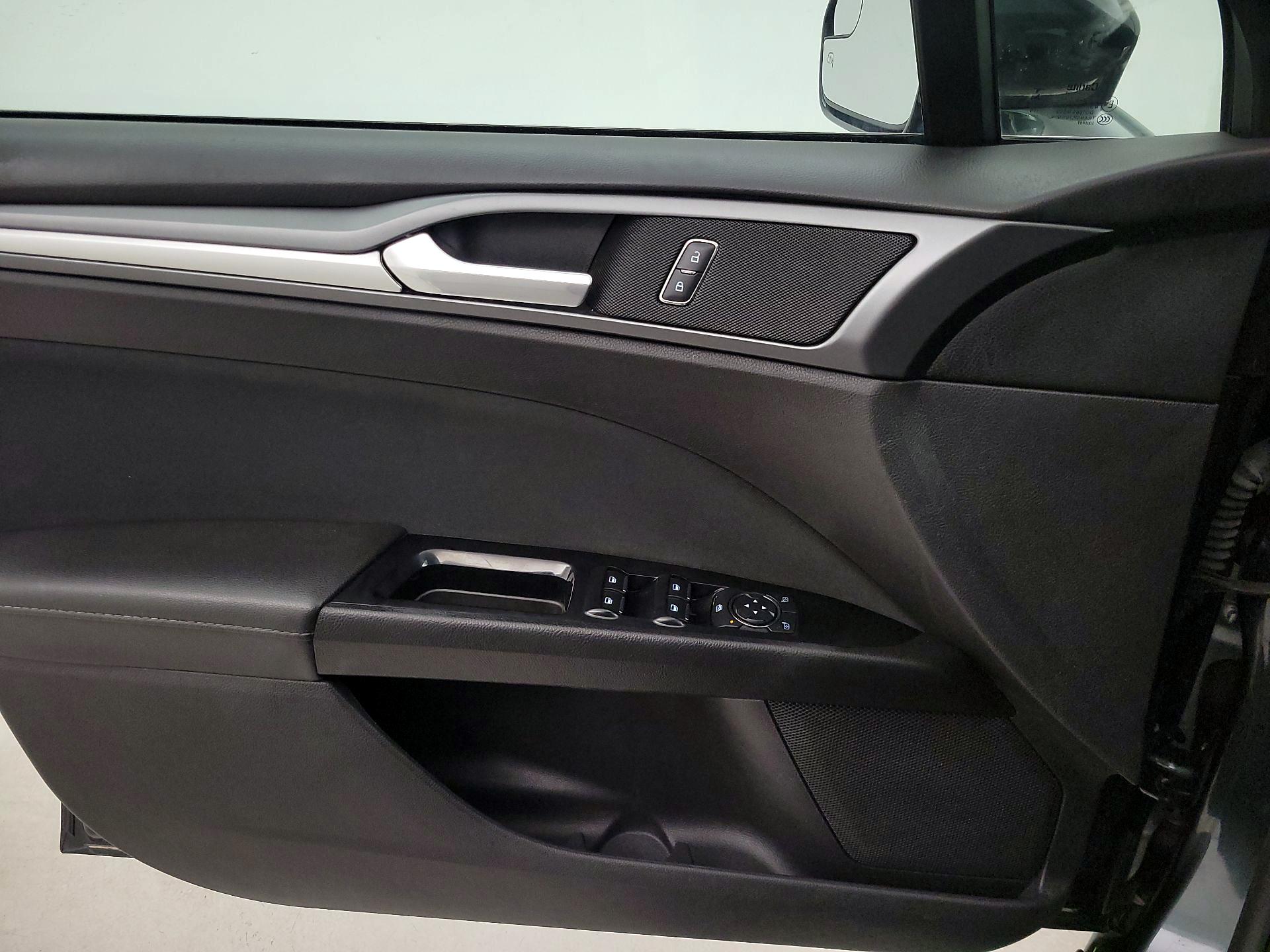 Thumbnail: 2016 Ford Fusion - 12