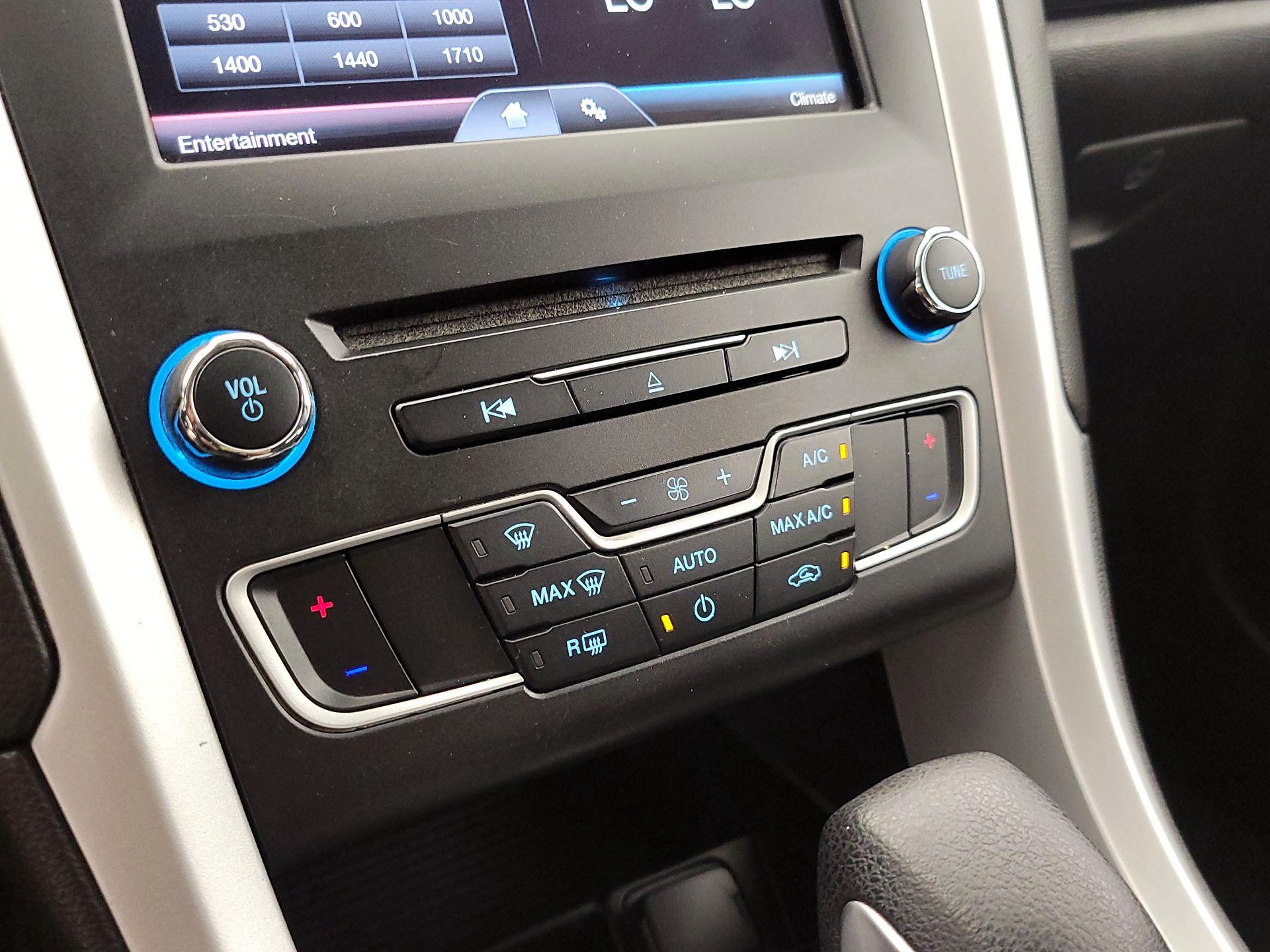 Thumbnail: 2016 Ford Fusion - 16