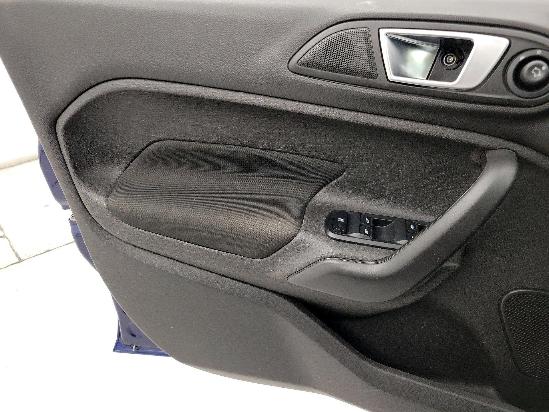 Thumbnail: 2016 Ford Fiesta - 12