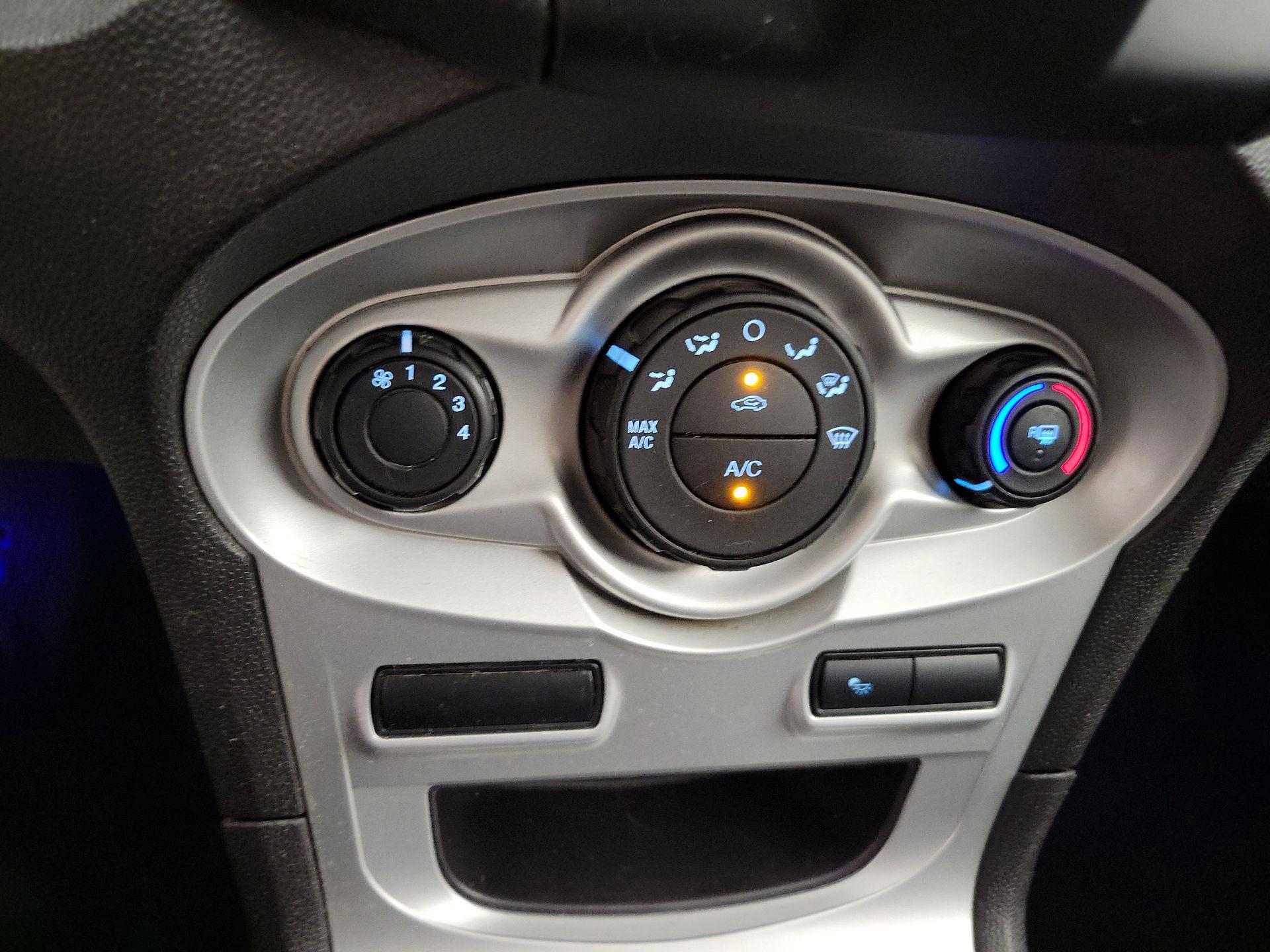 Thumbnail: 2016 Ford Fiesta - 16