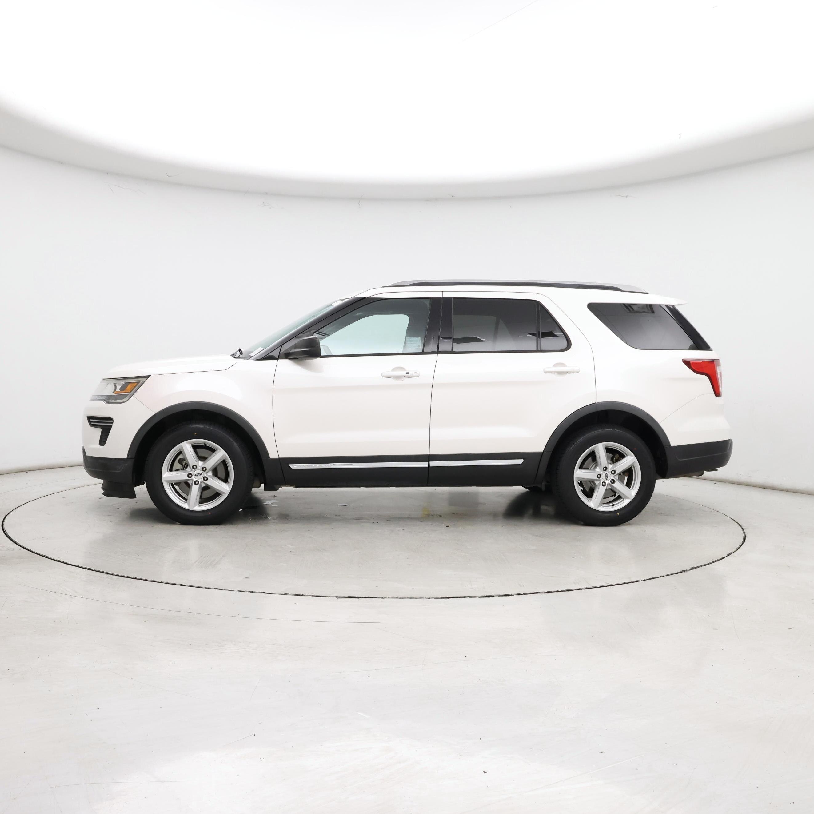Thumbnail: 2019 Ford Explorer - 3