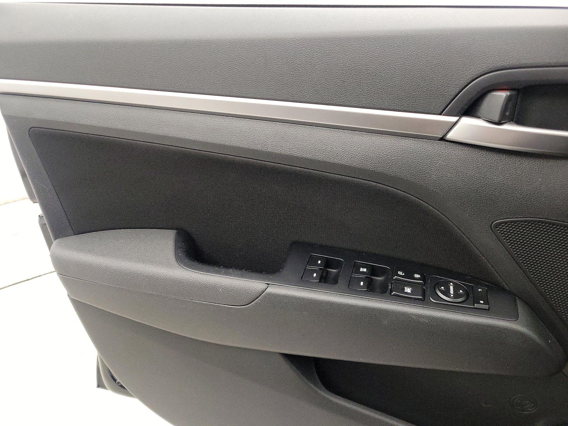Thumbnail: 2019 Hyundai Elantra - 12
