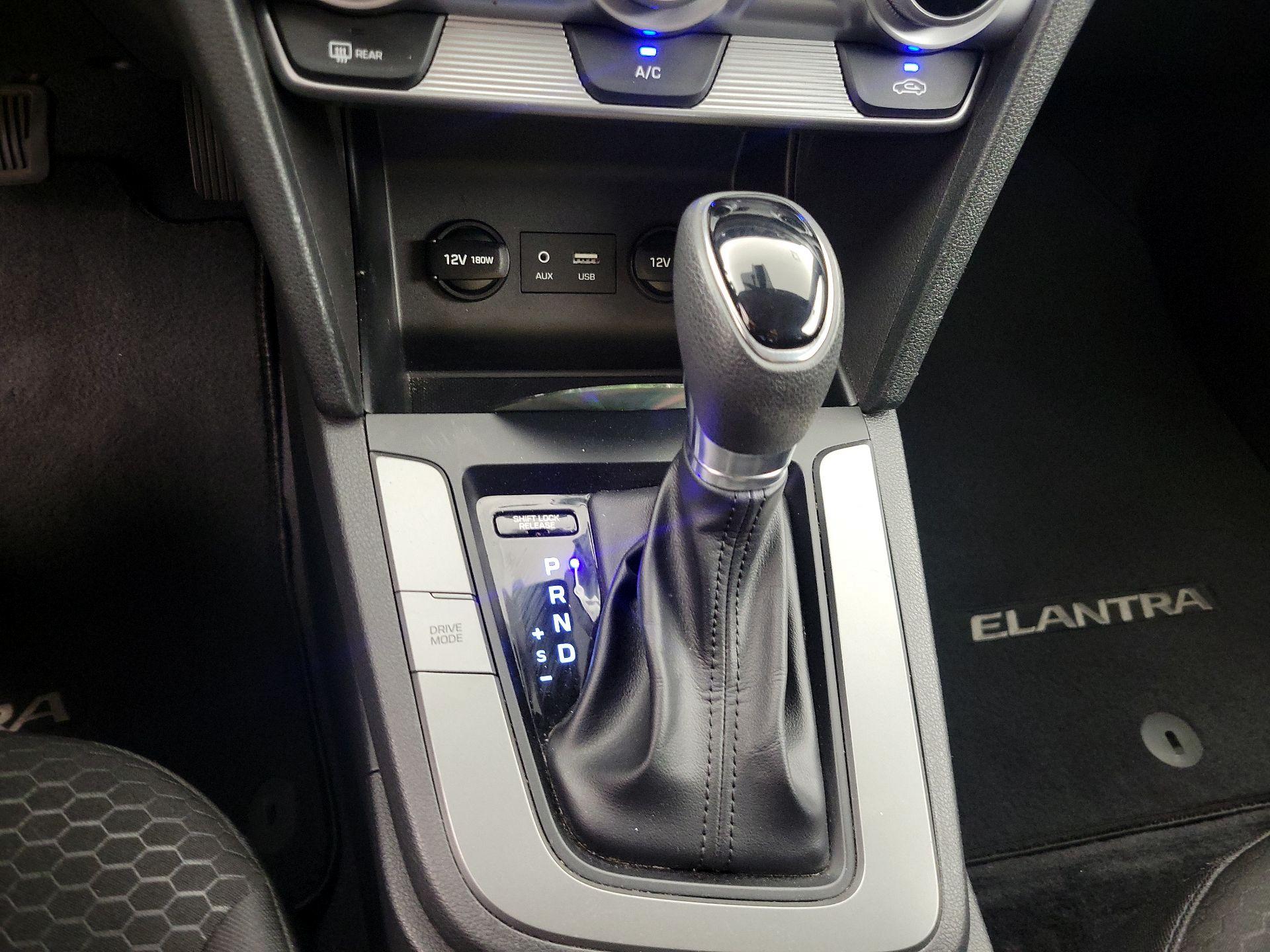 Thumbnail: 2019 Hyundai Elantra - 17