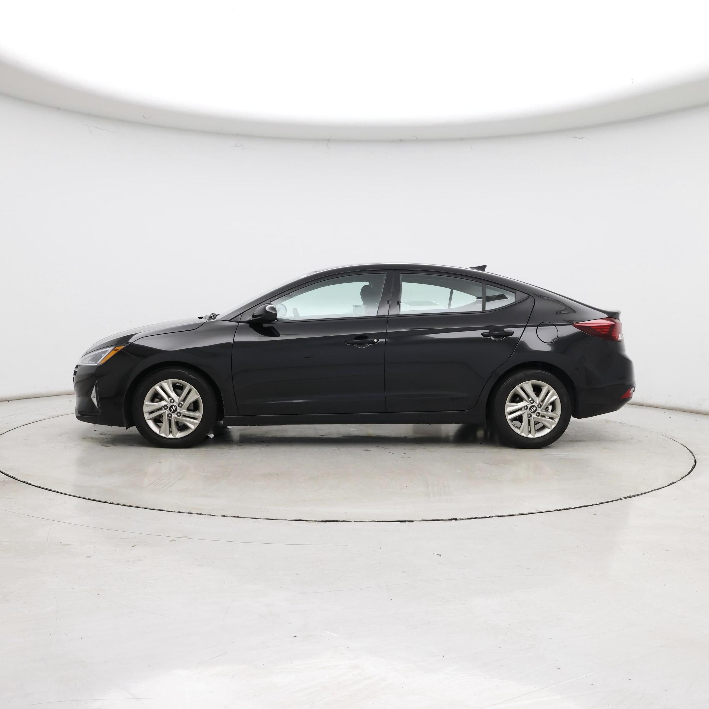 Thumbnail: 2019 Hyundai Elantra - 3