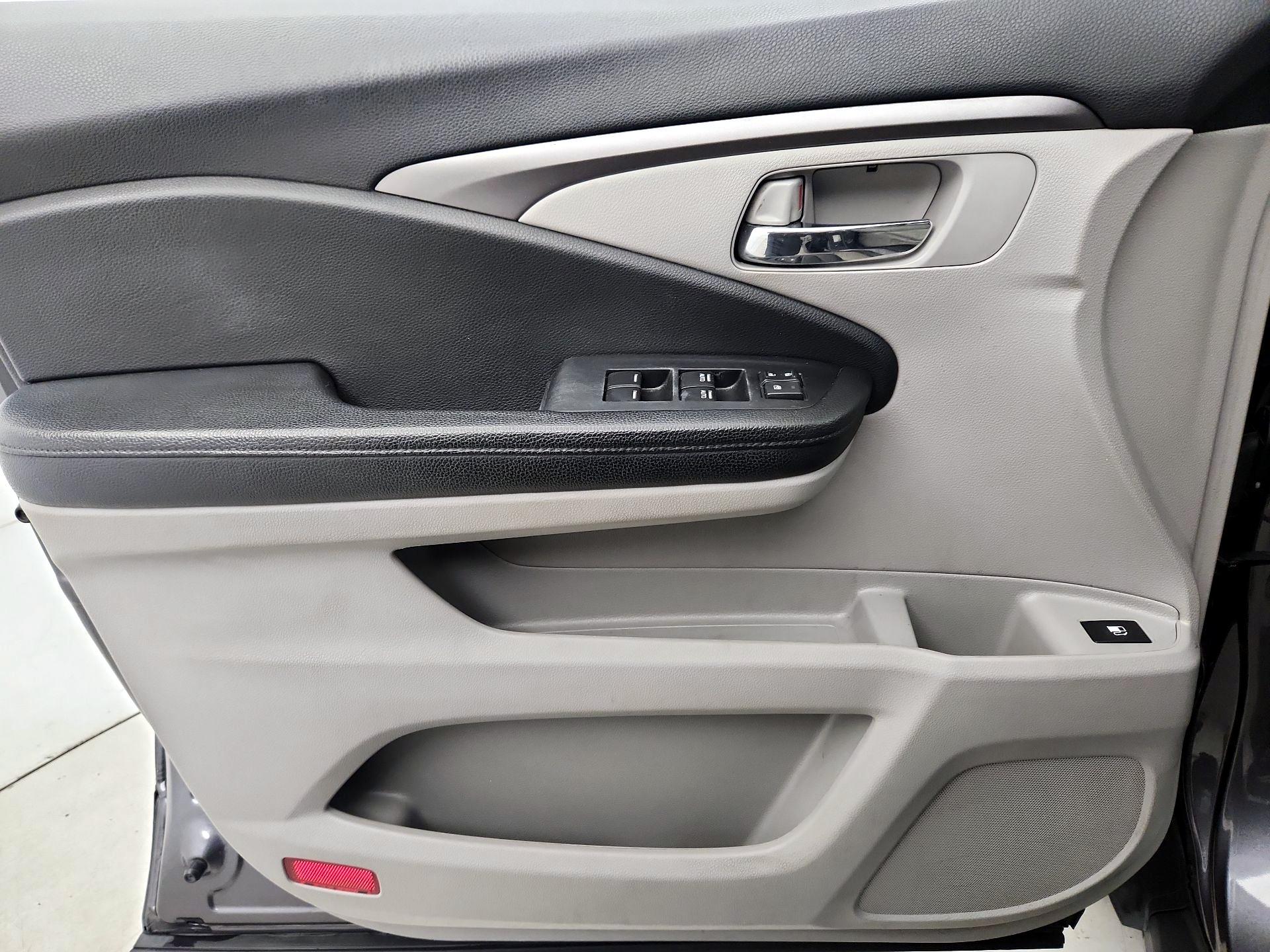 Thumbnail: 2018 Honda Pilot - 12