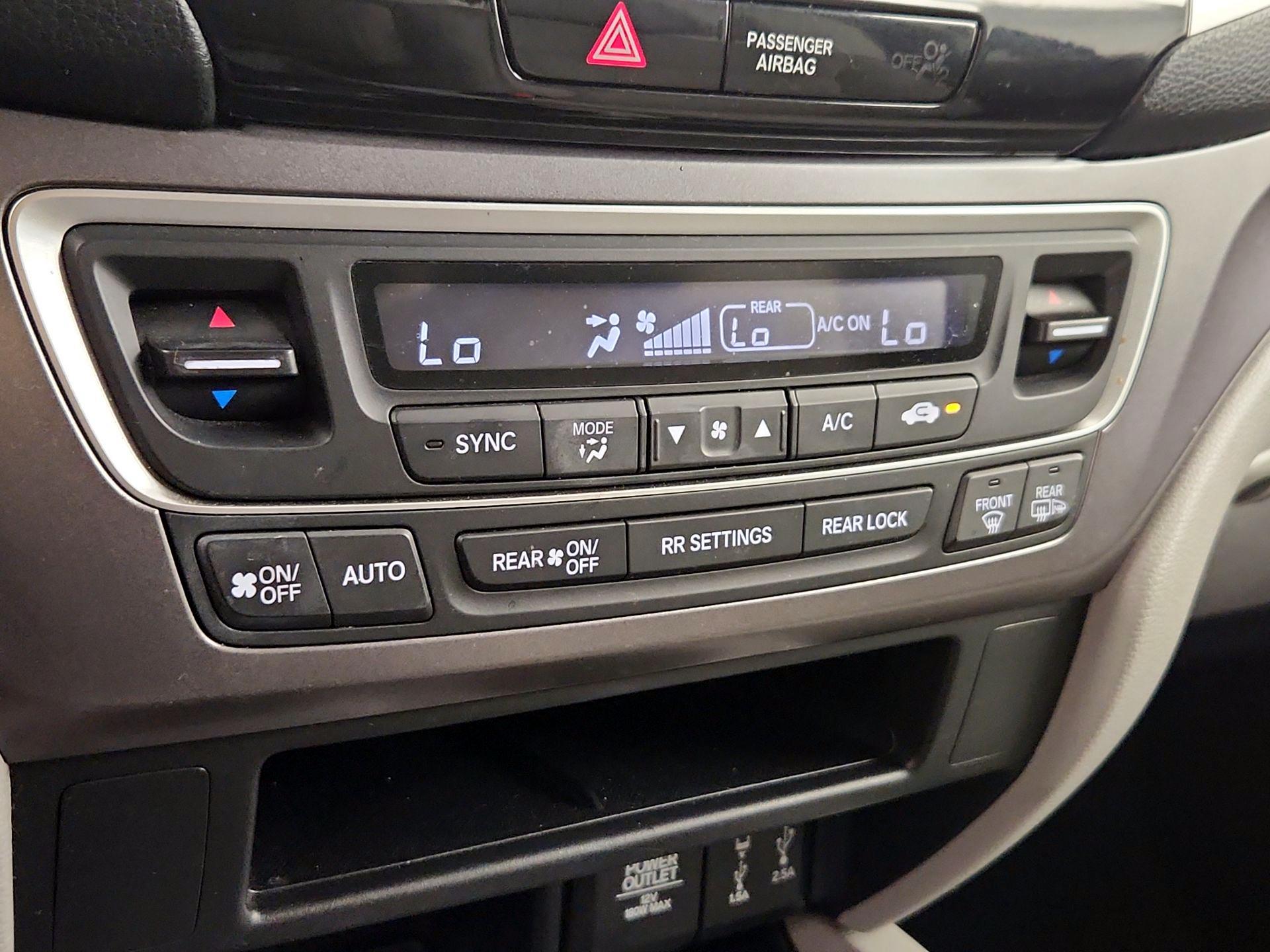 Thumbnail: 2018 Honda Pilot - 16