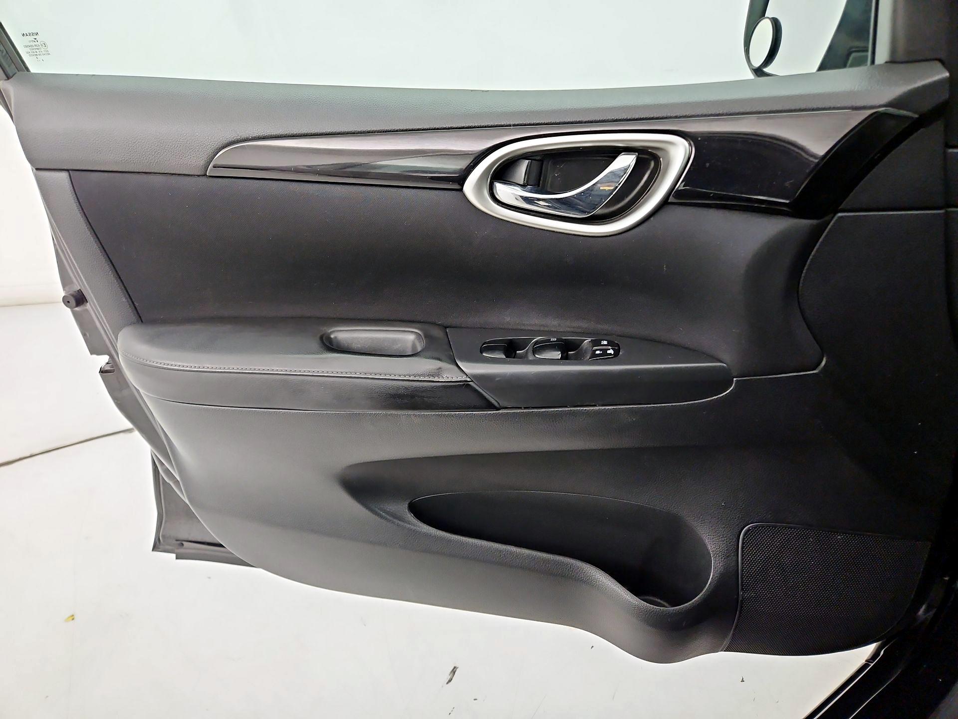 Thumbnail: 2017 Nissan Sentra - 12
