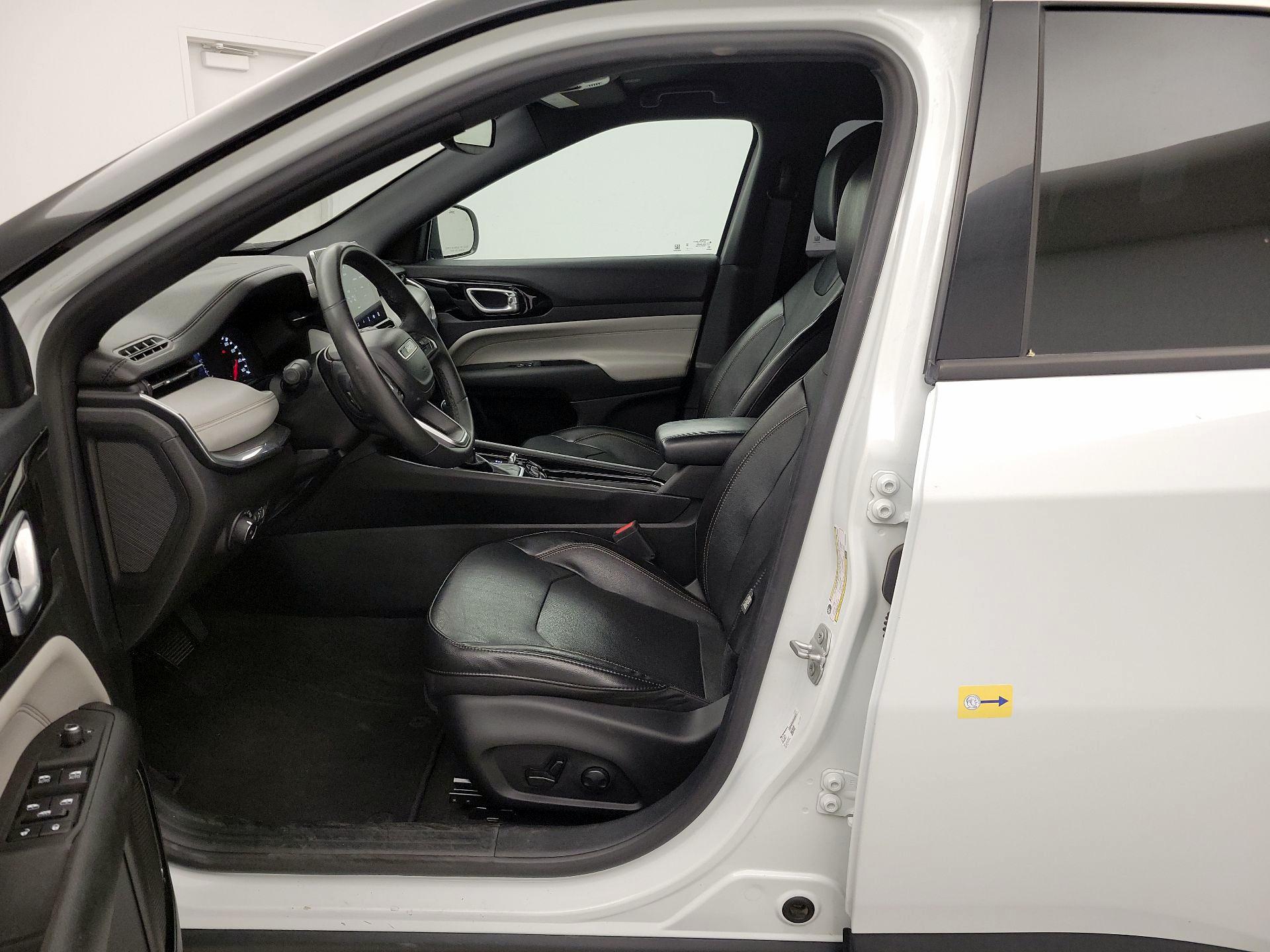 Thumbnail: 2023 Jeep Compass - 11