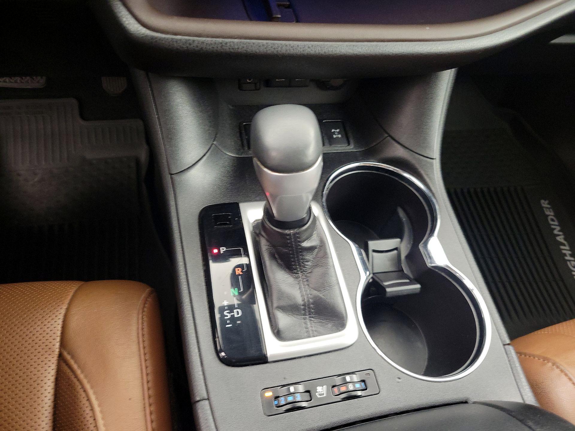 Thumbnail: 2017 Toyota Highlander - 17