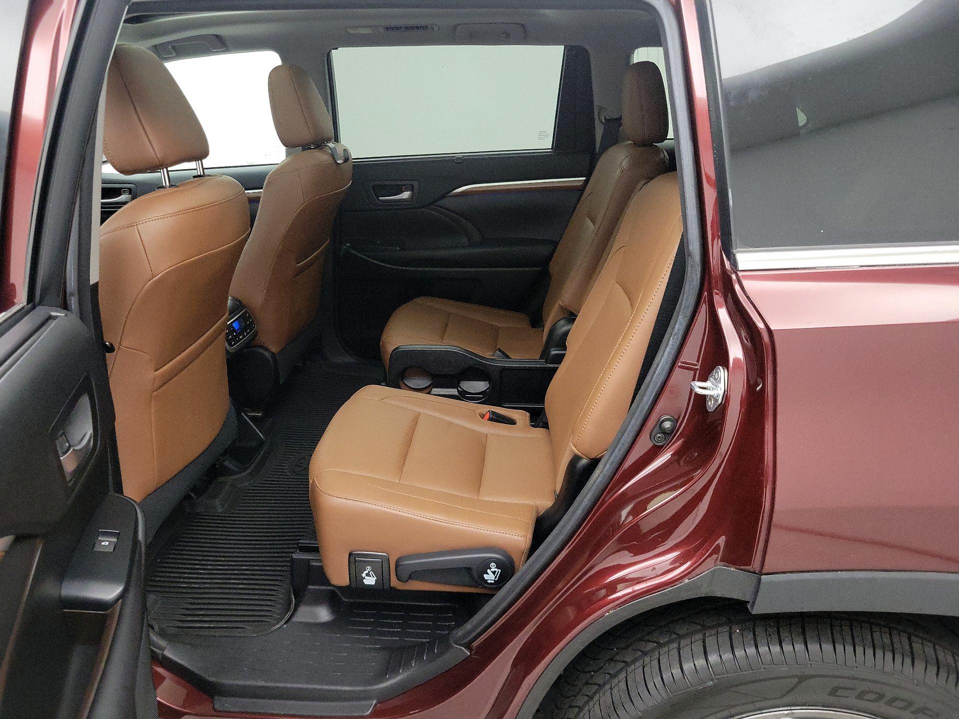 Thumbnail: 2017 Toyota Highlander - 20
