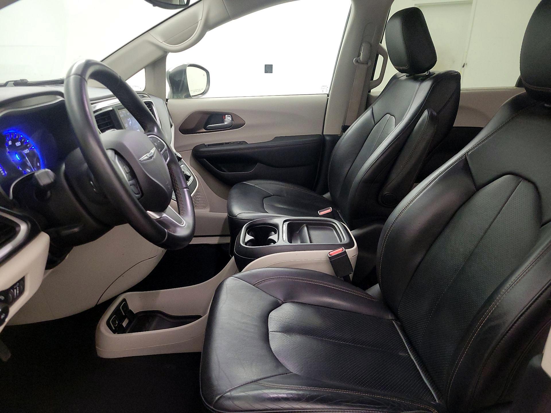Thumbnail: 2018 Chrysler Pacifica - 11