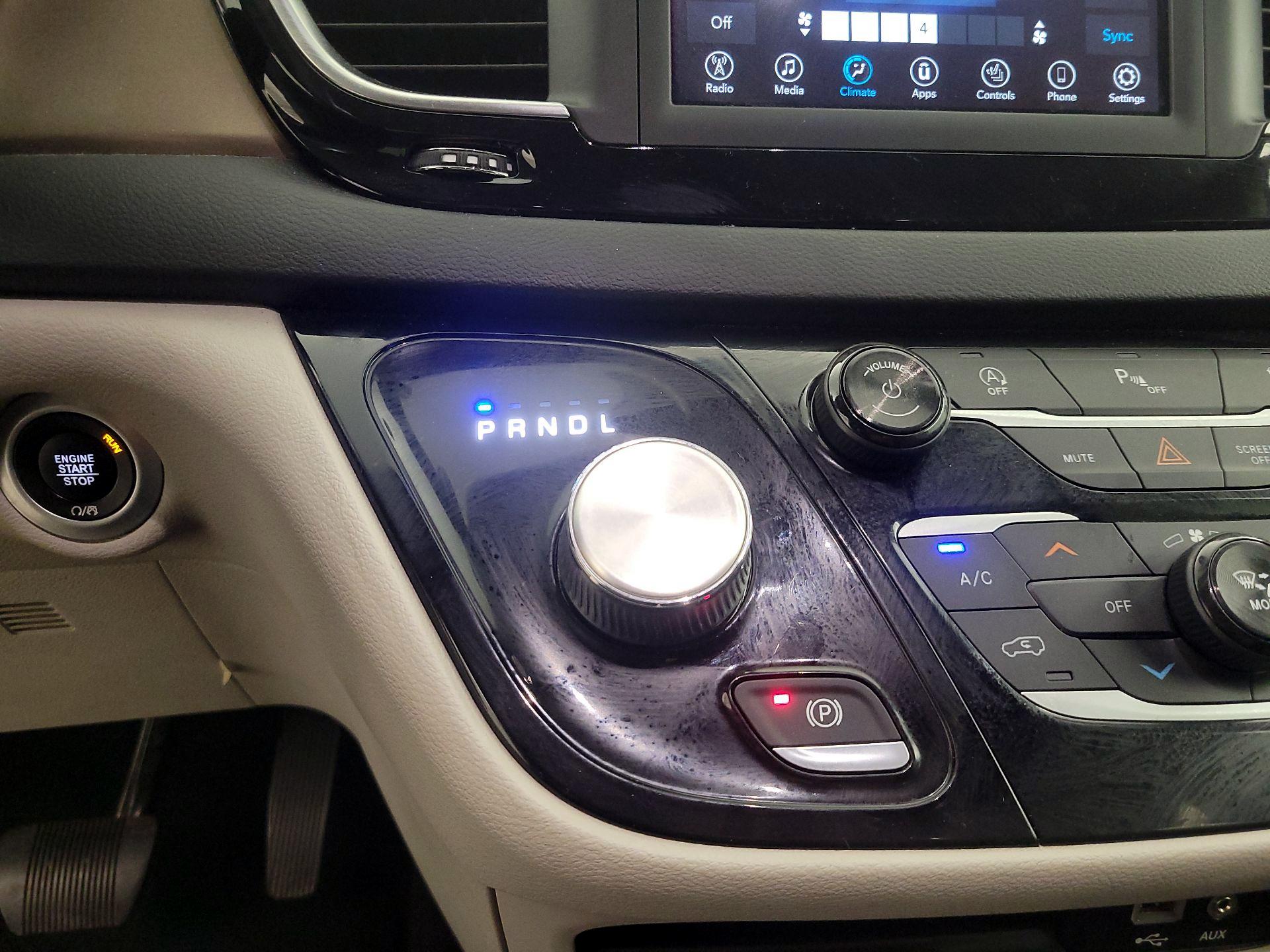 Thumbnail: 2018 Chrysler Pacifica - 17