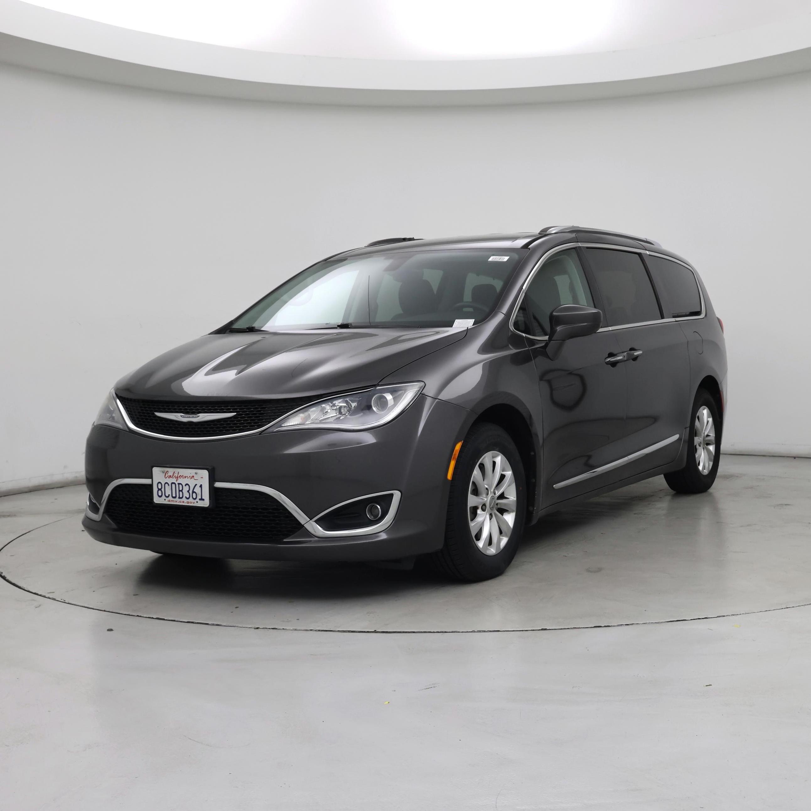 Thumbnail: 2018 Chrysler Pacifica - 4