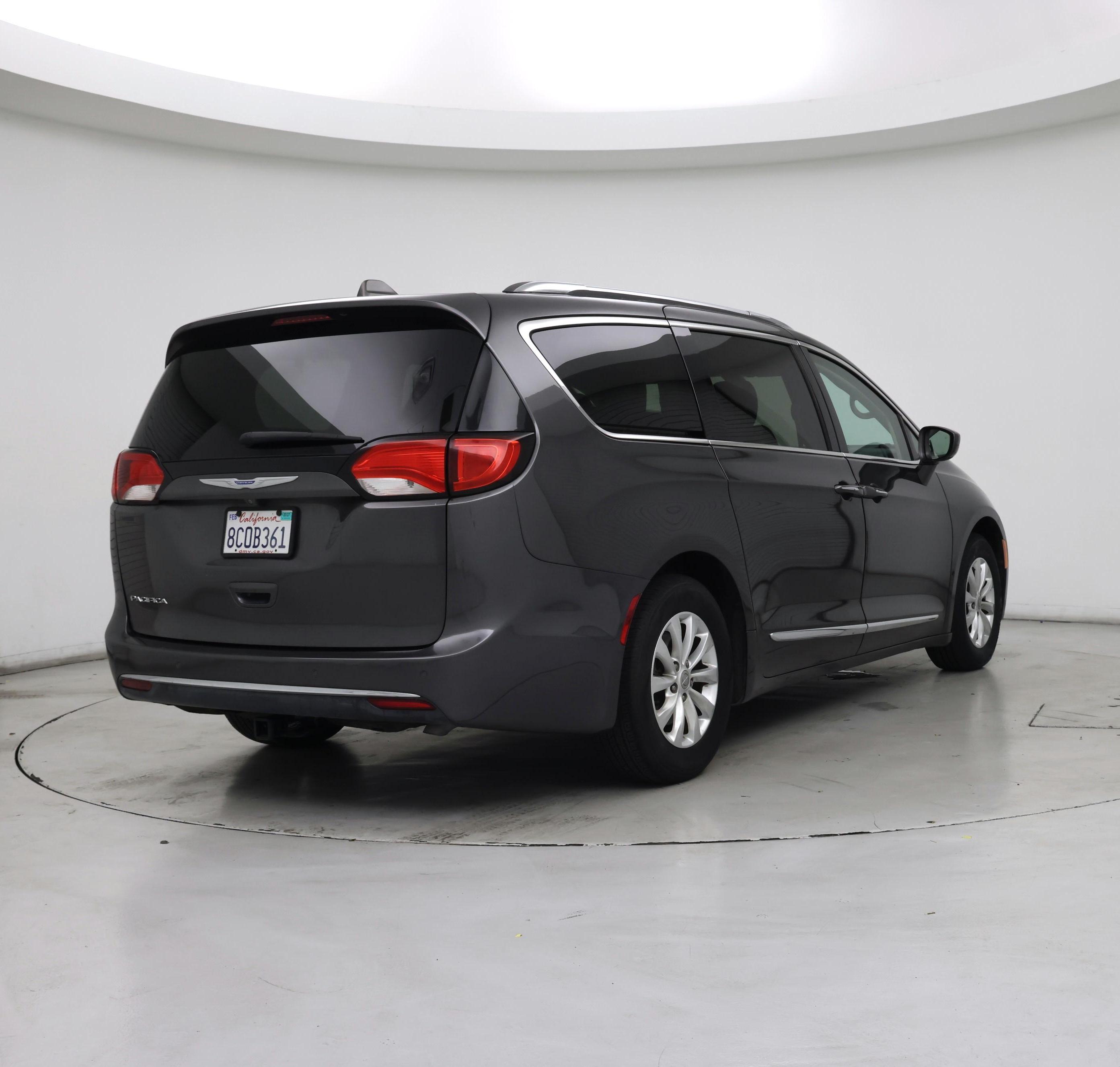 Thumbnail: 2018 Chrysler Pacifica - 8