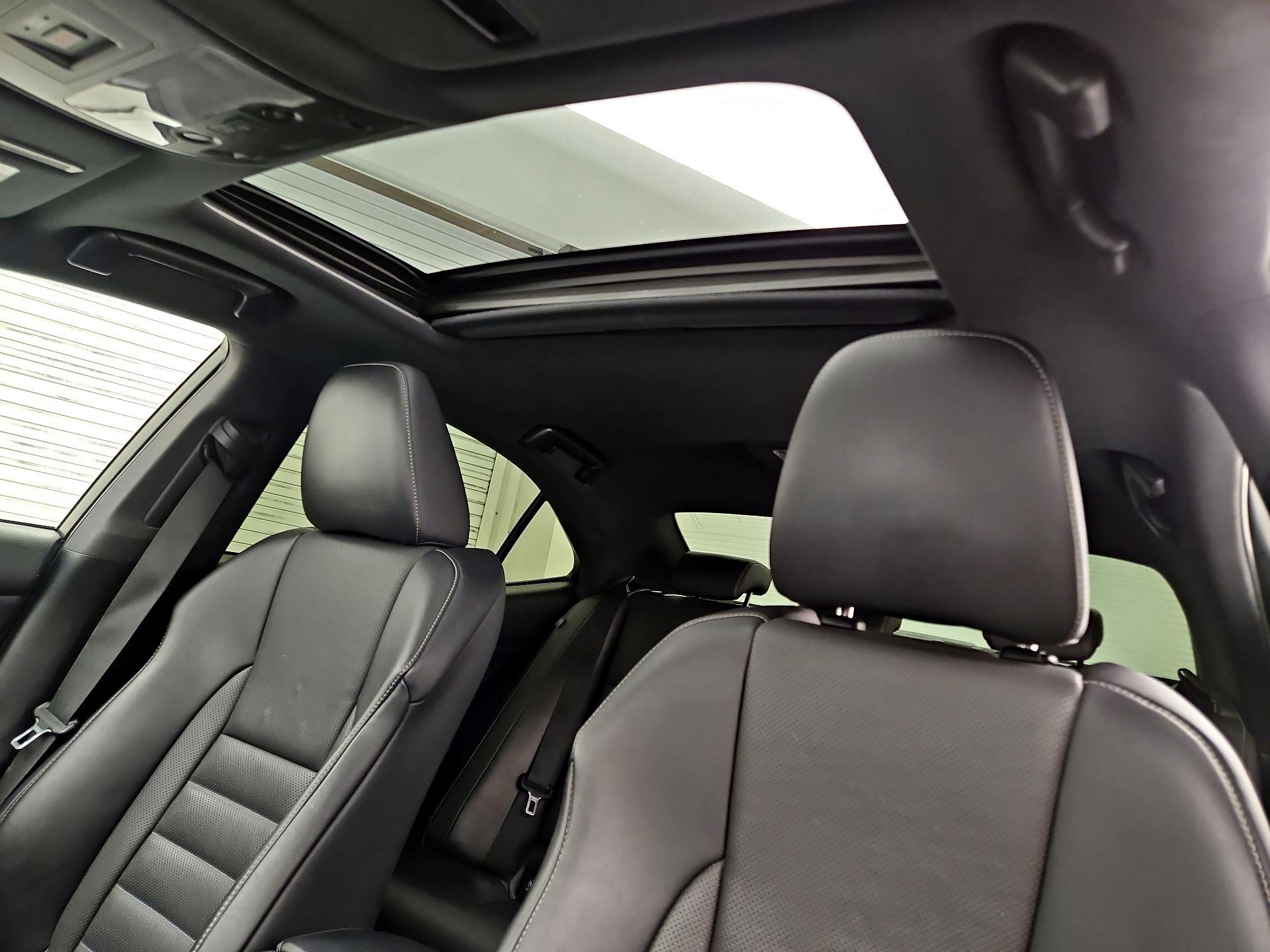 Thumbnail: 2016 Lexus IS - 20