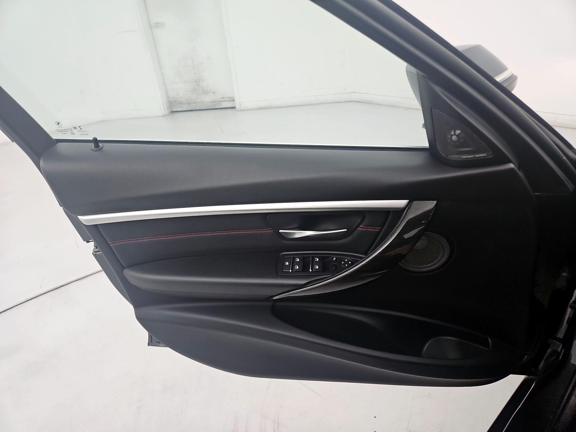 Thumbnail: 2017 BMW 3 Series - 12