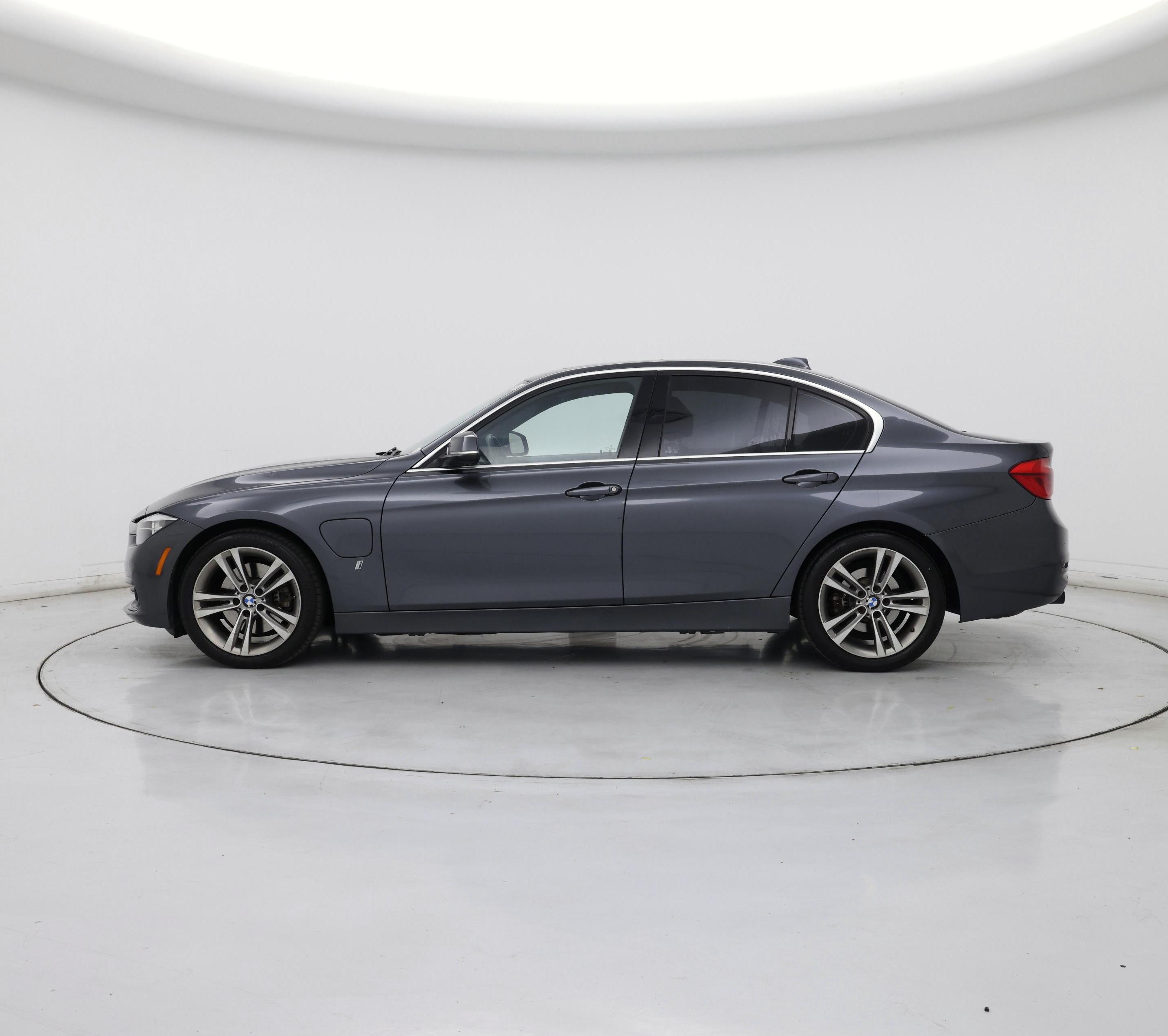 Thumbnail: 2017 BMW 3 Series - 3