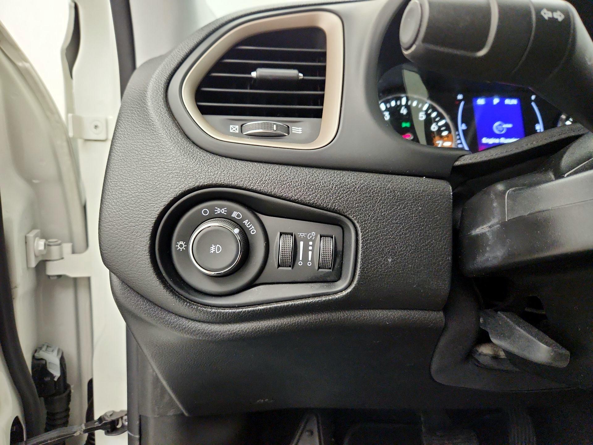 Thumbnail: 2017 Jeep Renegade - 13