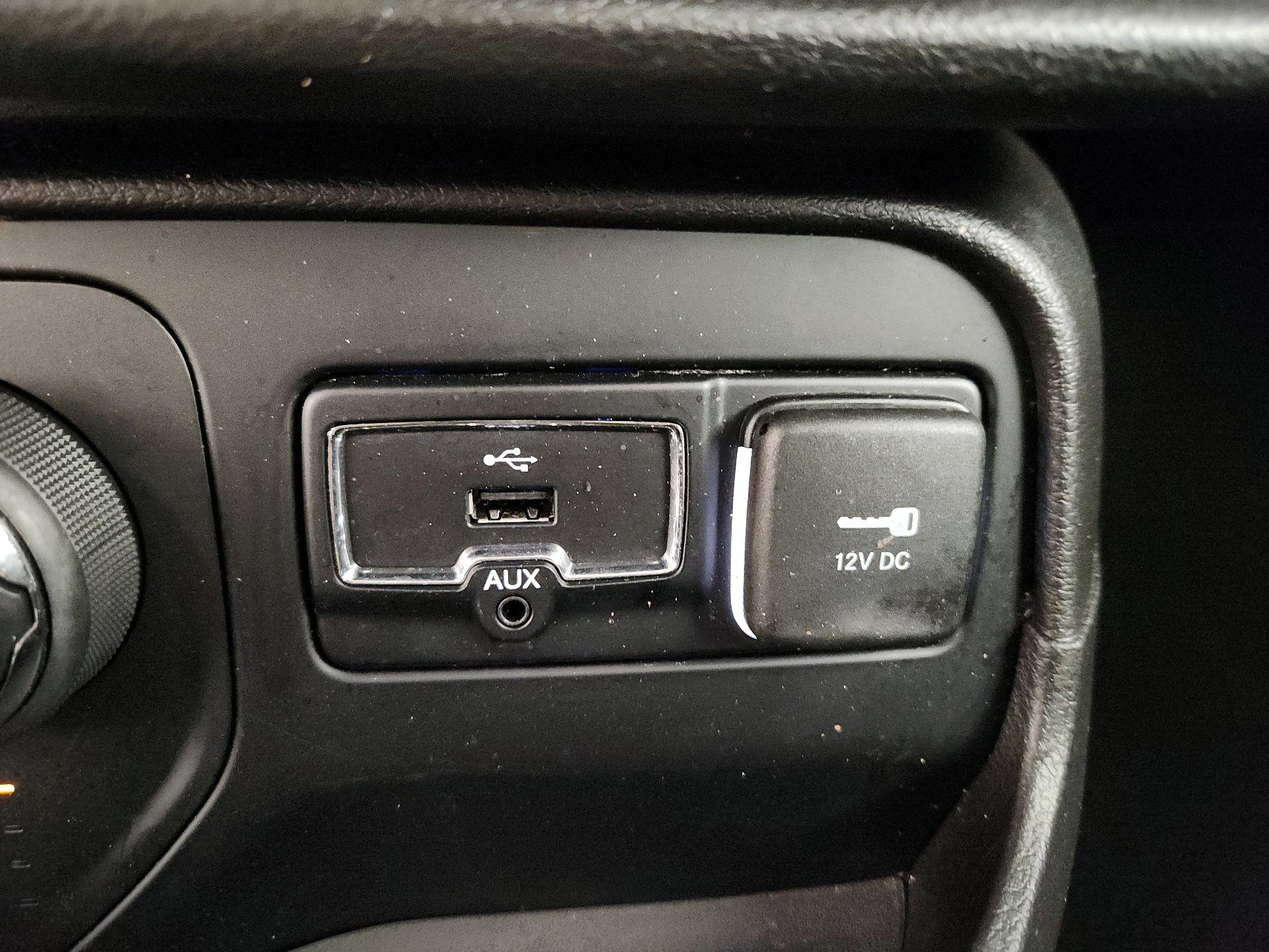 Thumbnail: 2017 Jeep Renegade - 18