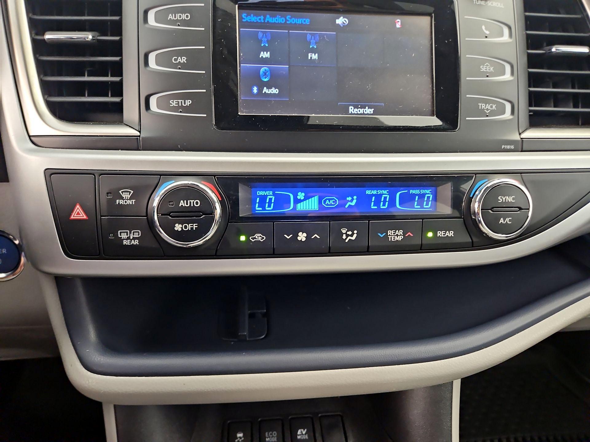 Thumbnail: 2019 Toyota Highlander - 16