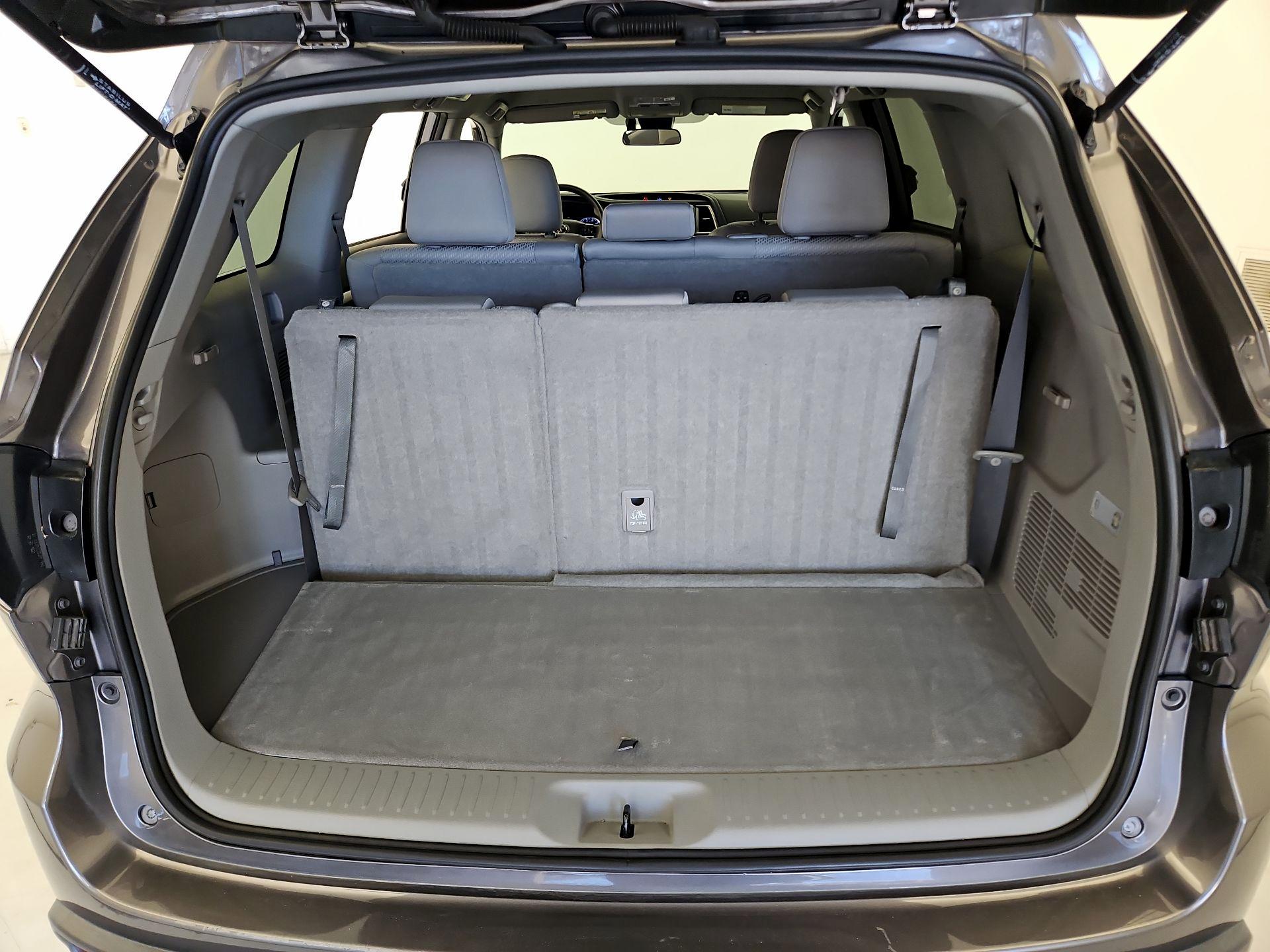 Thumbnail: 2019 Toyota Highlander - 20