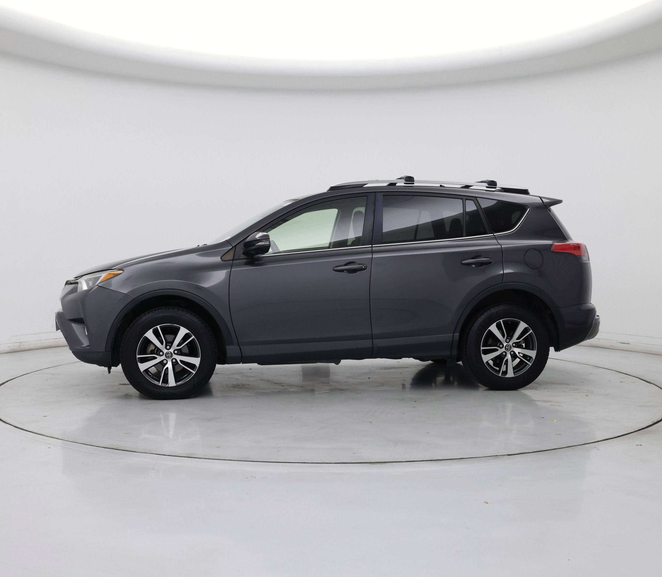 Thumbnail: 2018 Toyota RAV4 - 3